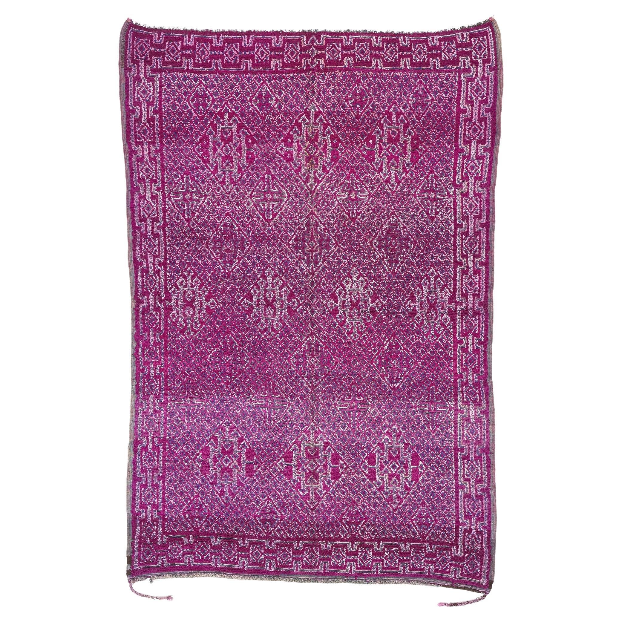 Tapis berbère marocain Beni MGuild des années 1990, coloré et violet, de style Modernity
