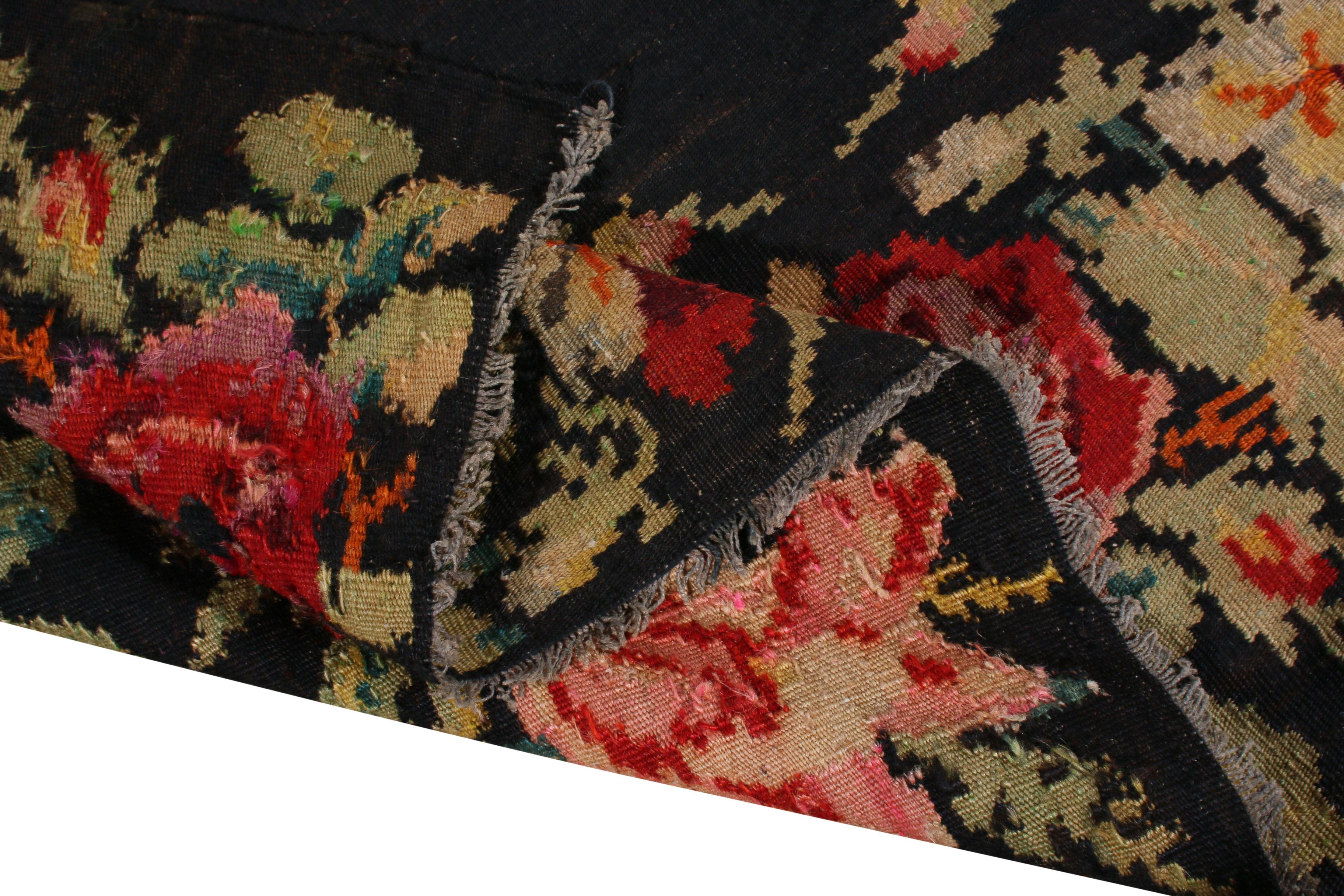 Bessarabischer Flachgewebeteppich aus schwarzer, grüner und rosa Wolle von Teppich & Kelim (Rumänisch) im Angebot