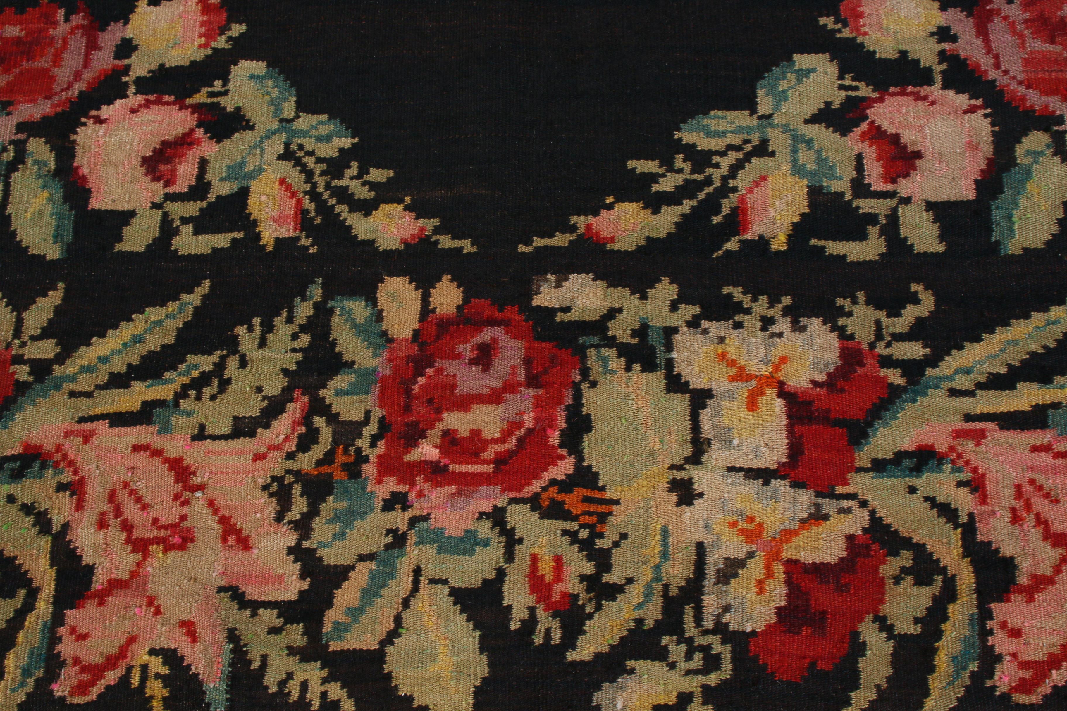 Bessarabischer Flachgewebeteppich aus schwarzer, grüner und rosa Wolle von Teppich & Kelim (Mitte des 20. Jahrhunderts) im Angebot