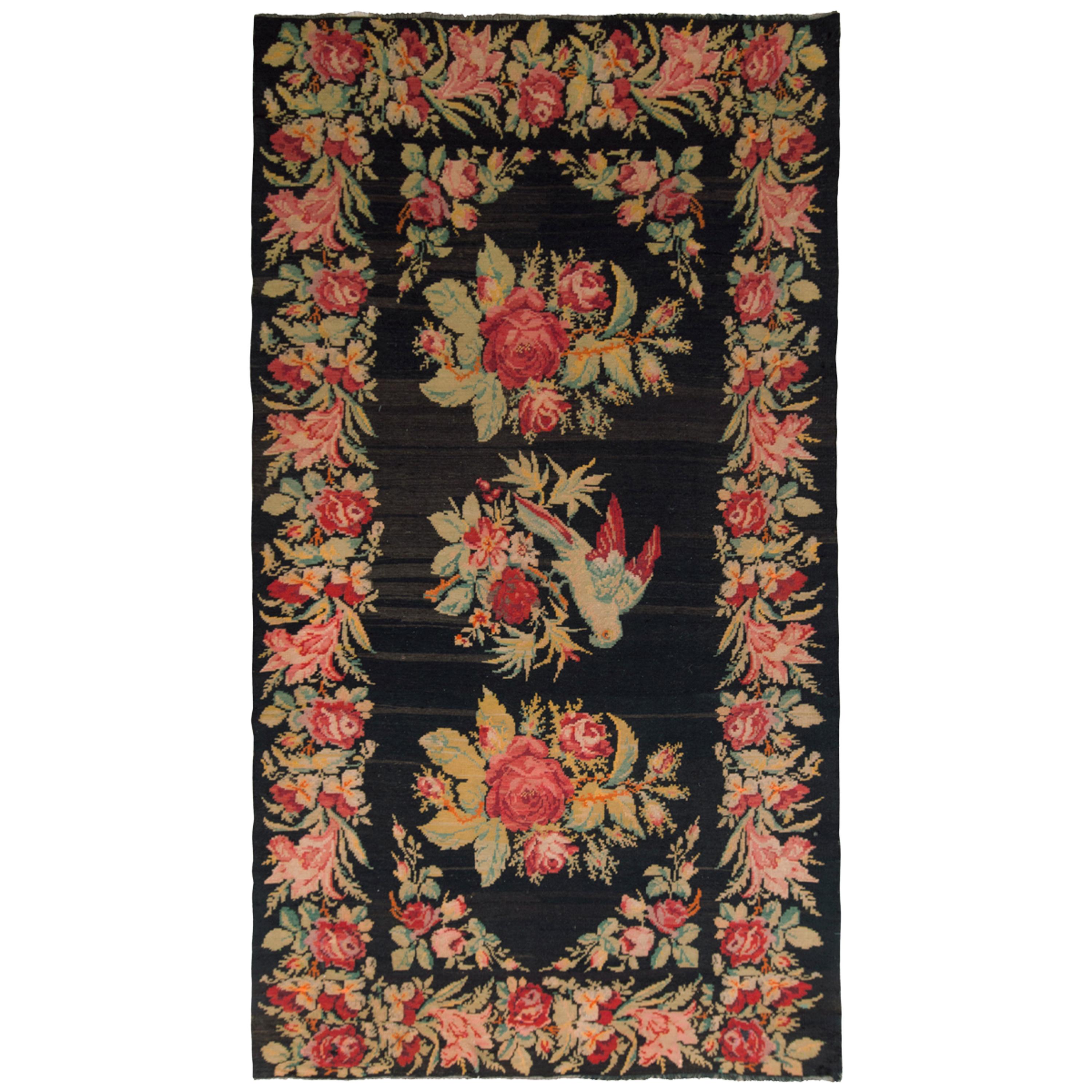 Bessarabischer Flachgewebeteppich aus schwarzer, grüner und rosa Wolle von Teppich & Kelim im Angebot