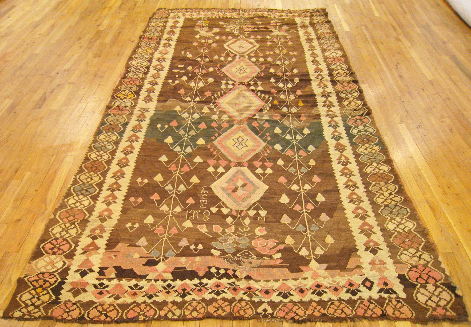 Bessarabischer Kelim-Flachgewebeteppich:: in Galeriegröße:: mit sich wiederholenden geometrischen Motiven (Europäisch) im Angebot