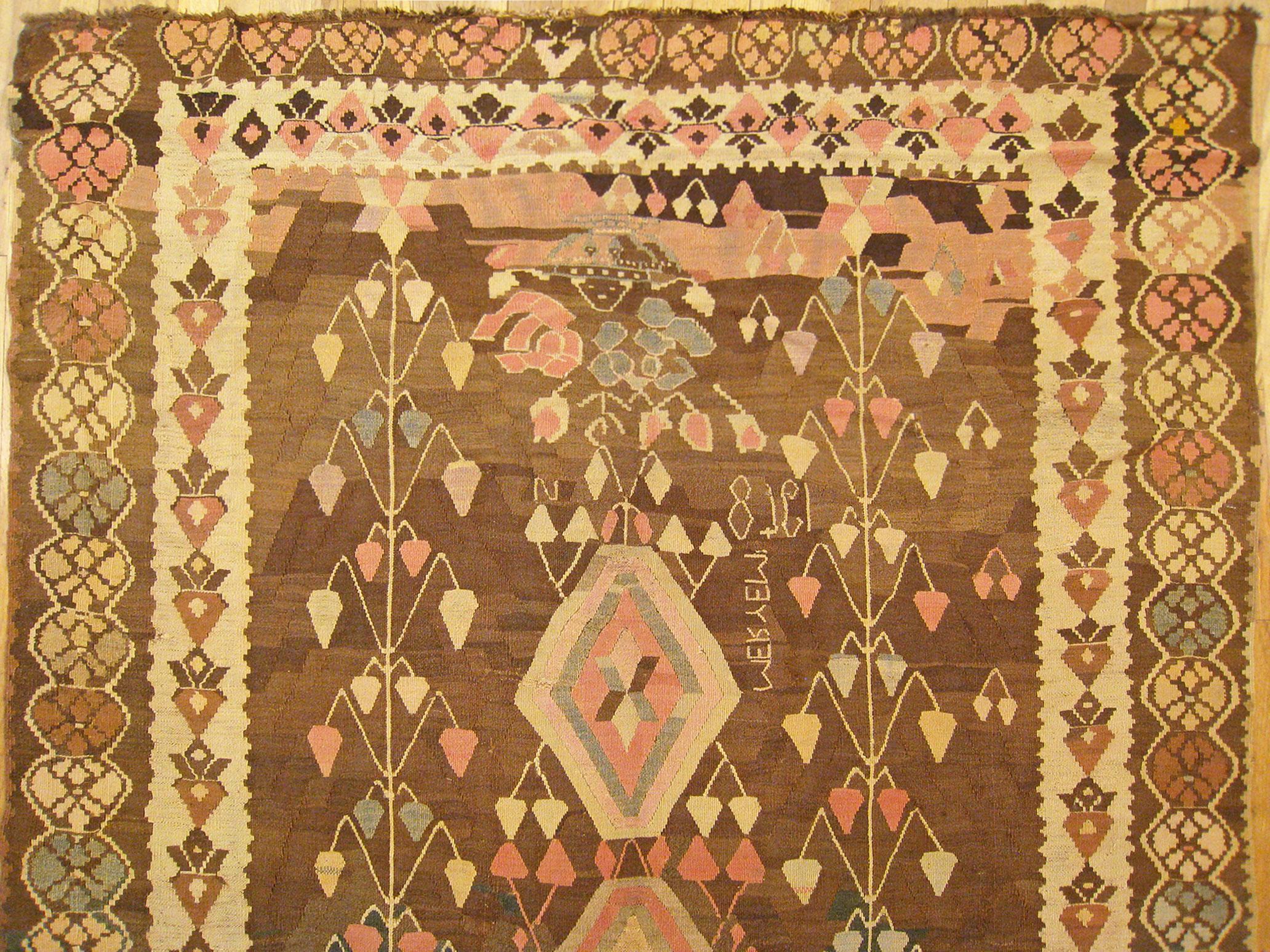 Bessarabischer Kelim-Flachgewebeteppich:: in Galeriegröße:: mit sich wiederholenden geometrischen Motiven (Wolle) im Angebot