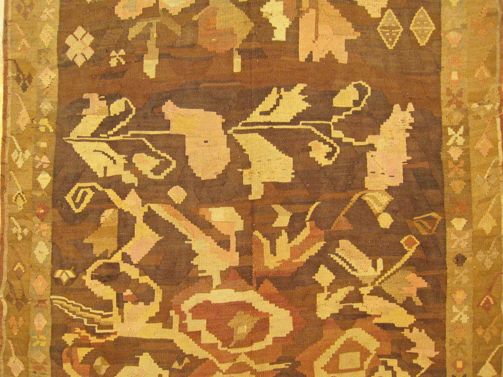 Tapis Kilim vintage de Bessarabie:: en format galerie:: avec motif de feuillage Excellent état - En vente à New York, NY