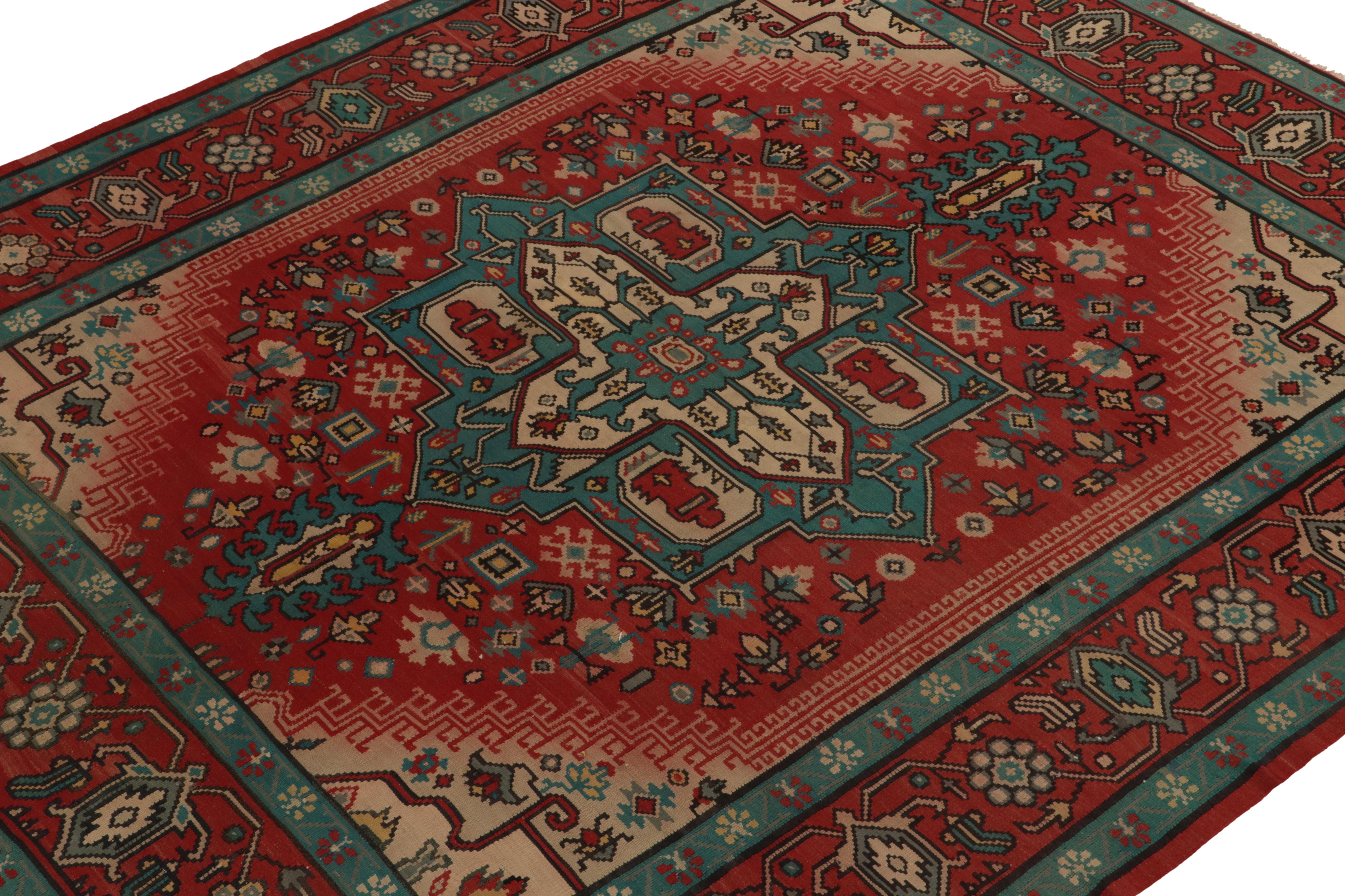 Bessarabischer Kelim in Rot und Rot  Blaues Medaillon-Blumenmuster von Teppich & Kelim (Handgeknüpft) im Angebot