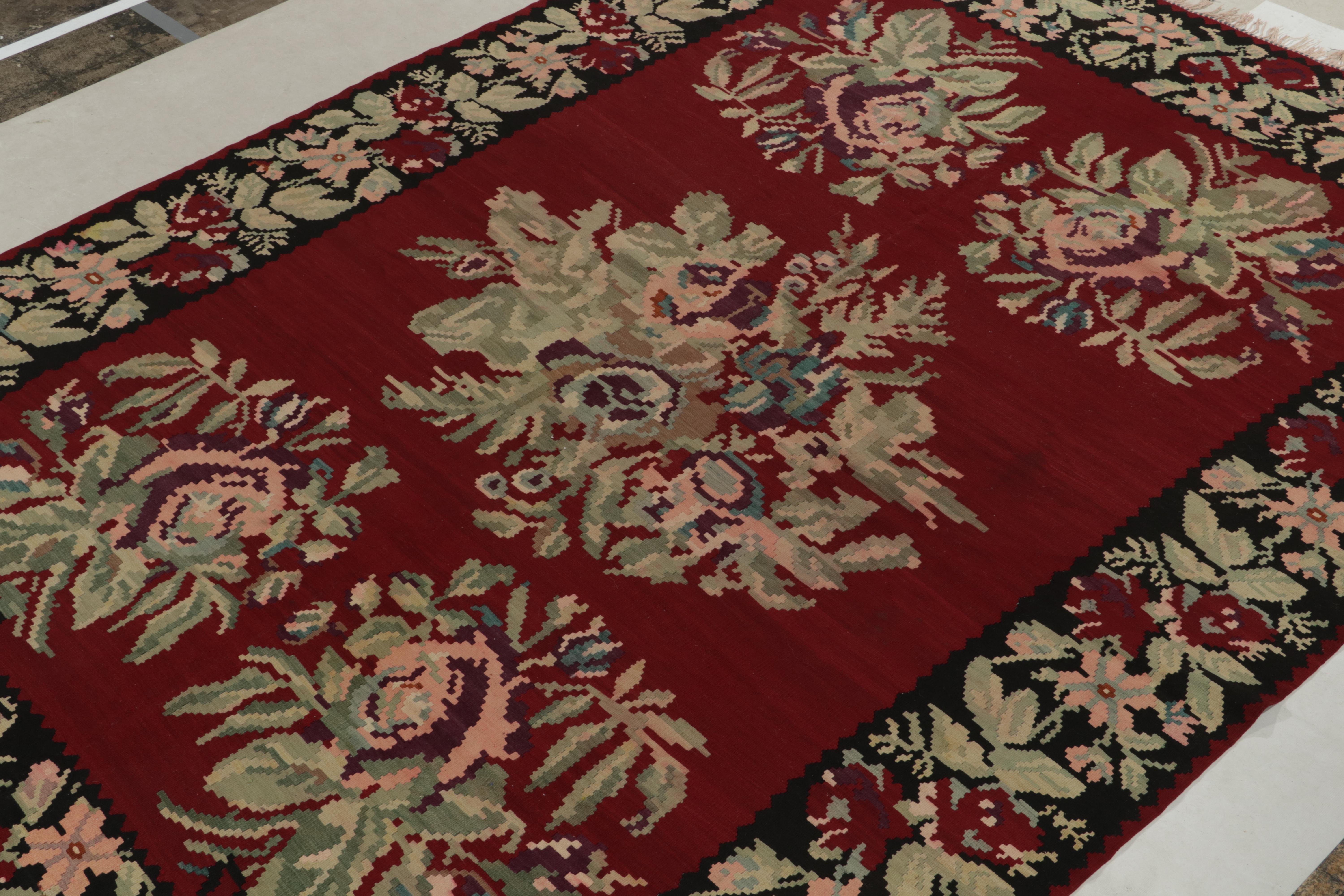 Bessarabischer Kelim in Rot mit grünem und rosa Blumenmuster von Teppich & Kelim (Türkisch) im Angebot