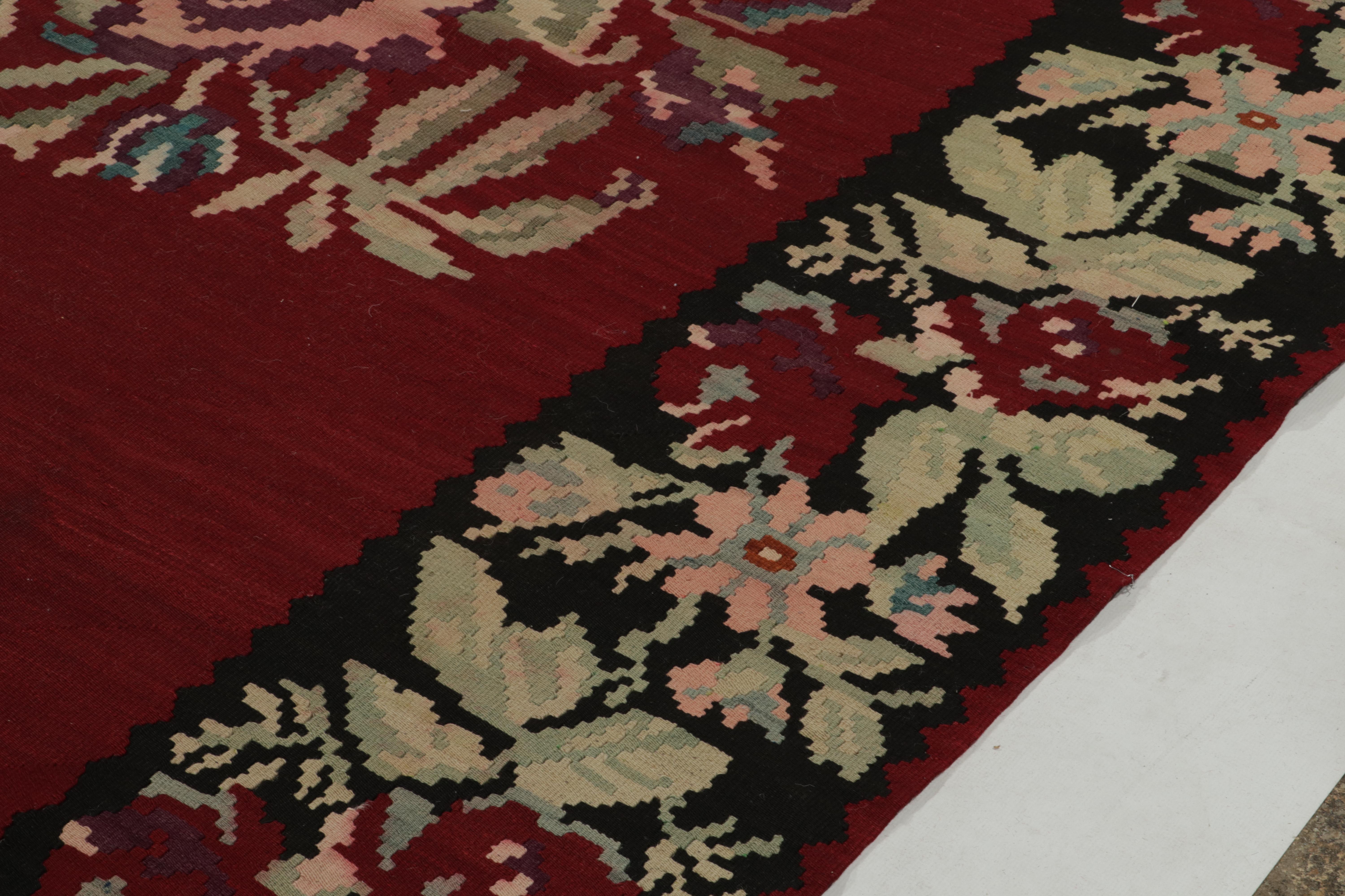 Bessarabischer Kelim in Rot mit grünem und rosa Blumenmuster von Teppich & Kelim im Angebot 1