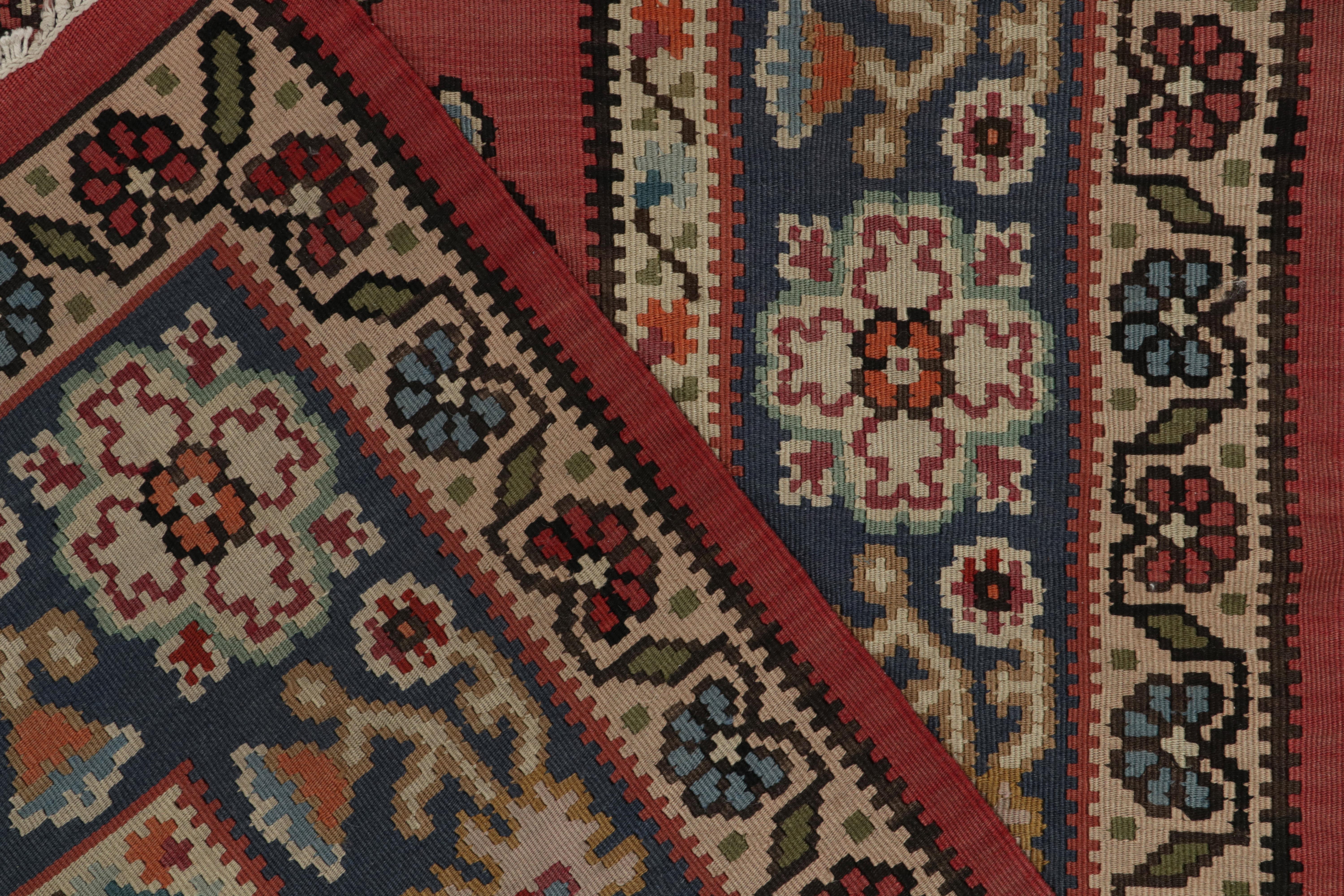 Bessarabischer Kelim in Rot mit Teal-Blumenmuster von Teppich & Kelim (Mitte des 20. Jahrhunderts) im Angebot