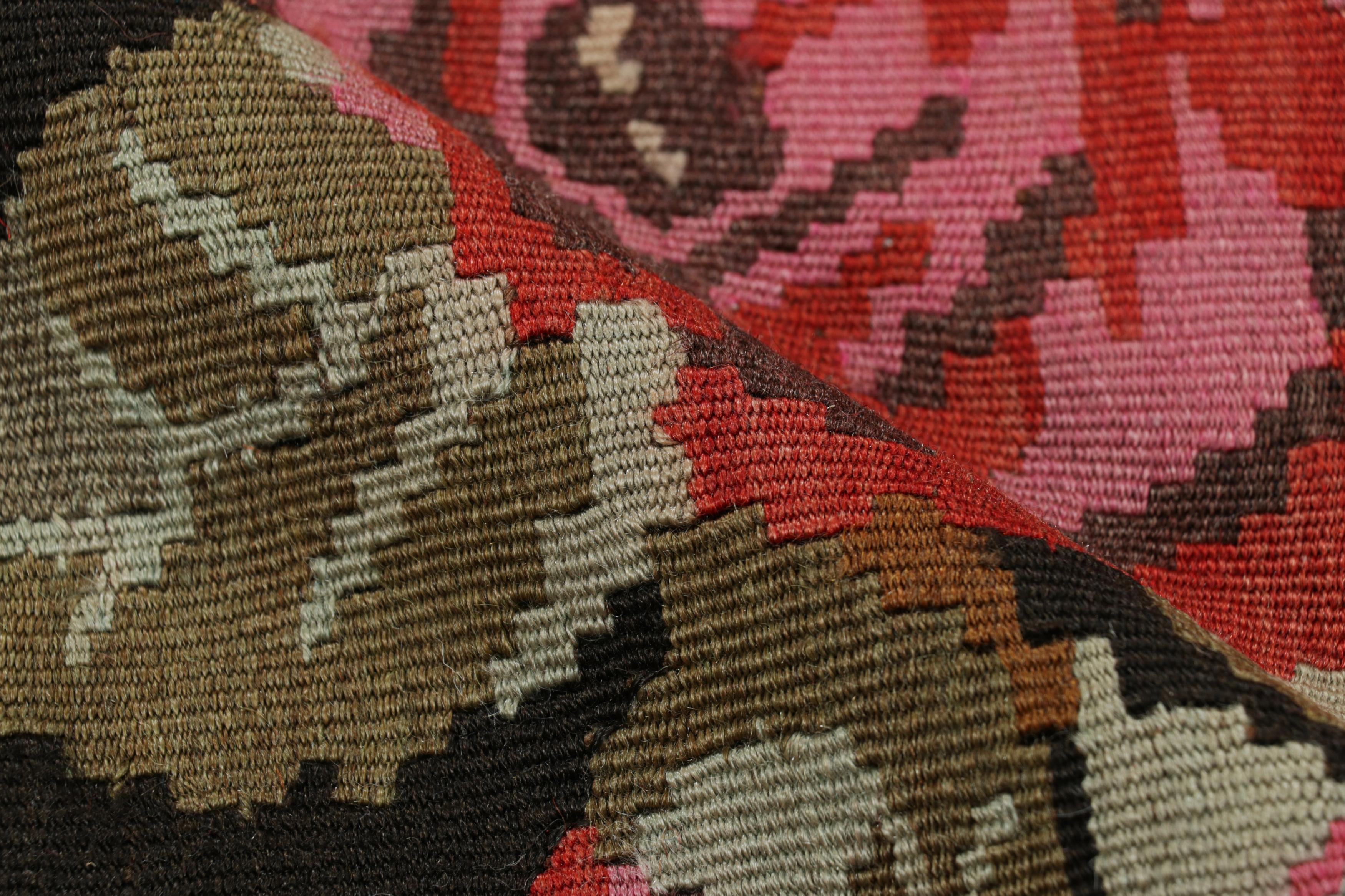 Bessarabischer Kelim in sattem Brown mit Blumenmustern, von Rug & Kilim (Mitte des 20. Jahrhunderts) im Angebot