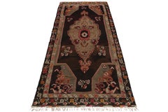 Bessarabischer Kelim-Teppich in Beige mit braunem Blumenmedaillon von Teppich & Kelim