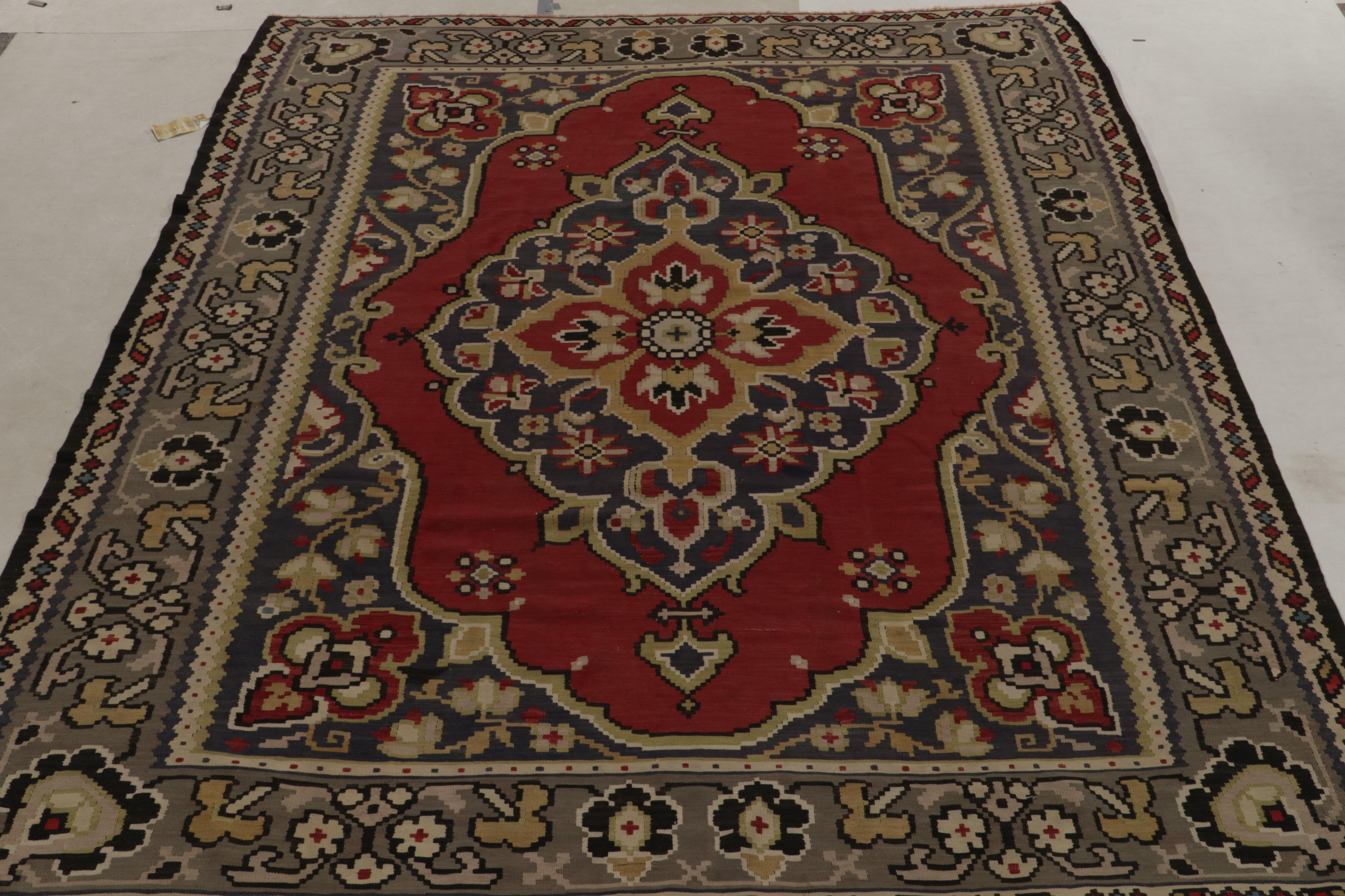 Bessarabischer Kelim-Teppich mit rotem, blauem Medaillonmuster von Teppich & Kelim (Handgeknüpft) im Angebot