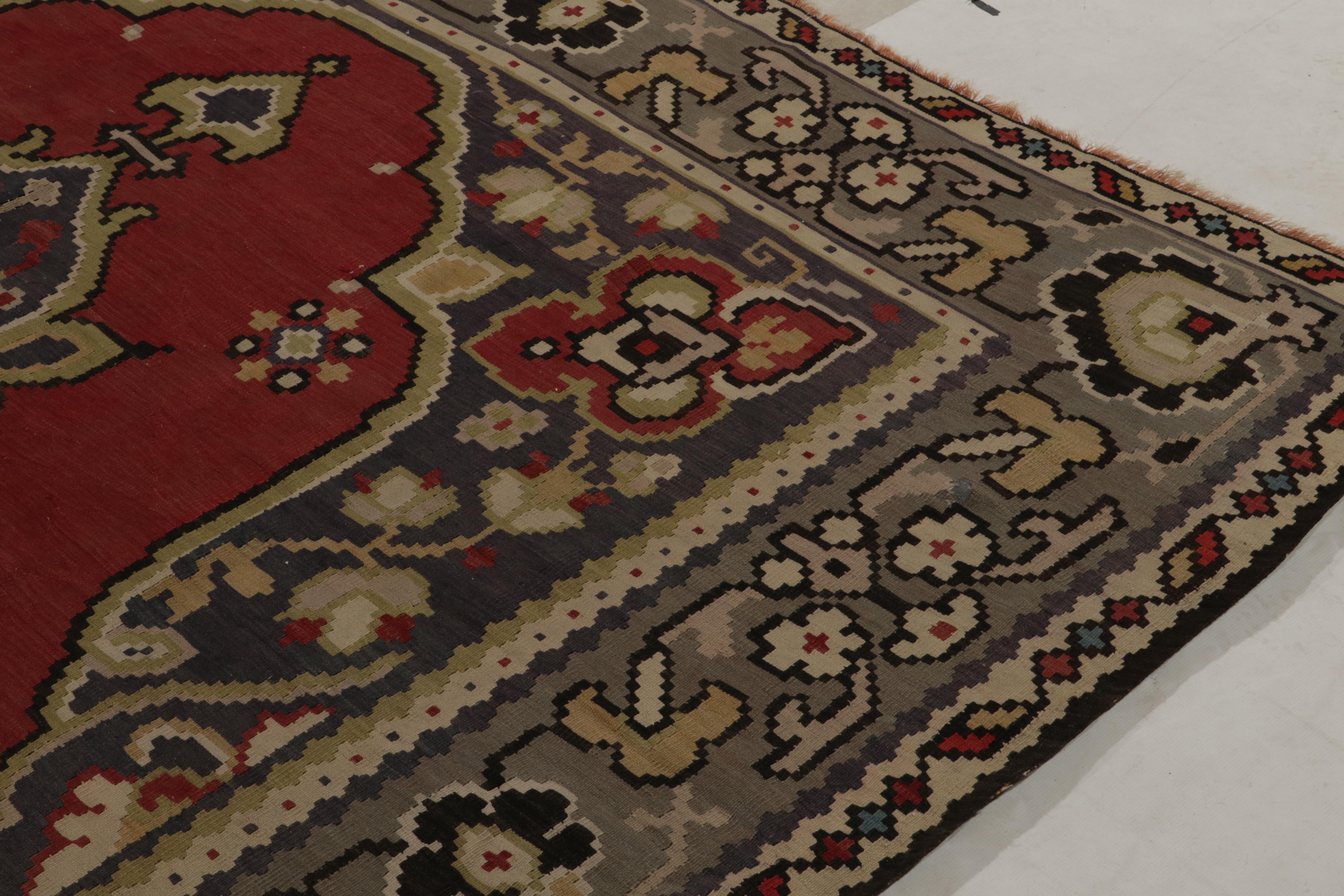 Bessarabischer Kelim-Teppich mit rotem, blauem Medaillonmuster von Teppich & Kelim (Mitte des 20. Jahrhunderts) im Angebot