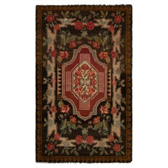 Tappeto vintage Bessarabian Kilim con motivo floreale rosso, marrone e verde di Rug & Kilim