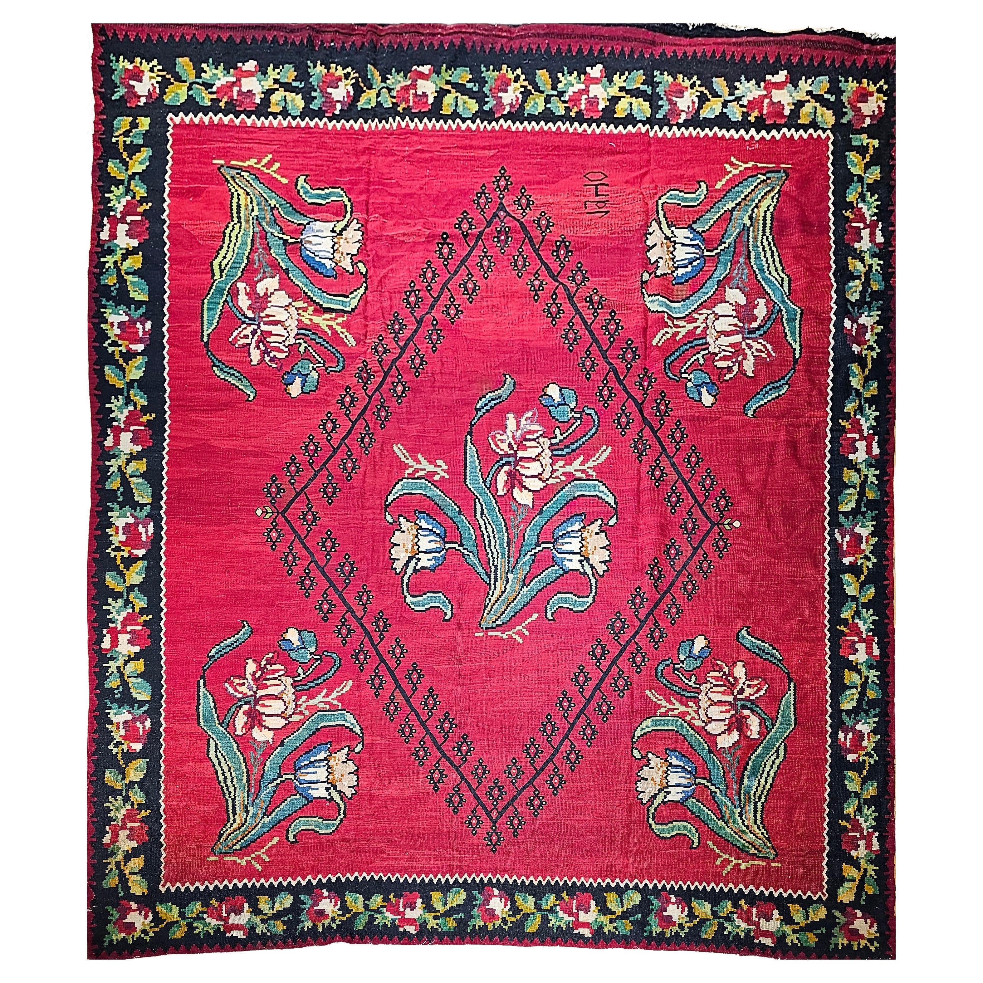 Kilim turco vintage tamaño habitación de Besarabia en rojo, azul, verde, marfil y negro en venta