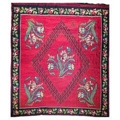 Bessarabischer Vintage-Kelim aus Bessarabien mit großem Blumenmuster in Rot, Schwarz, Grün, Blau