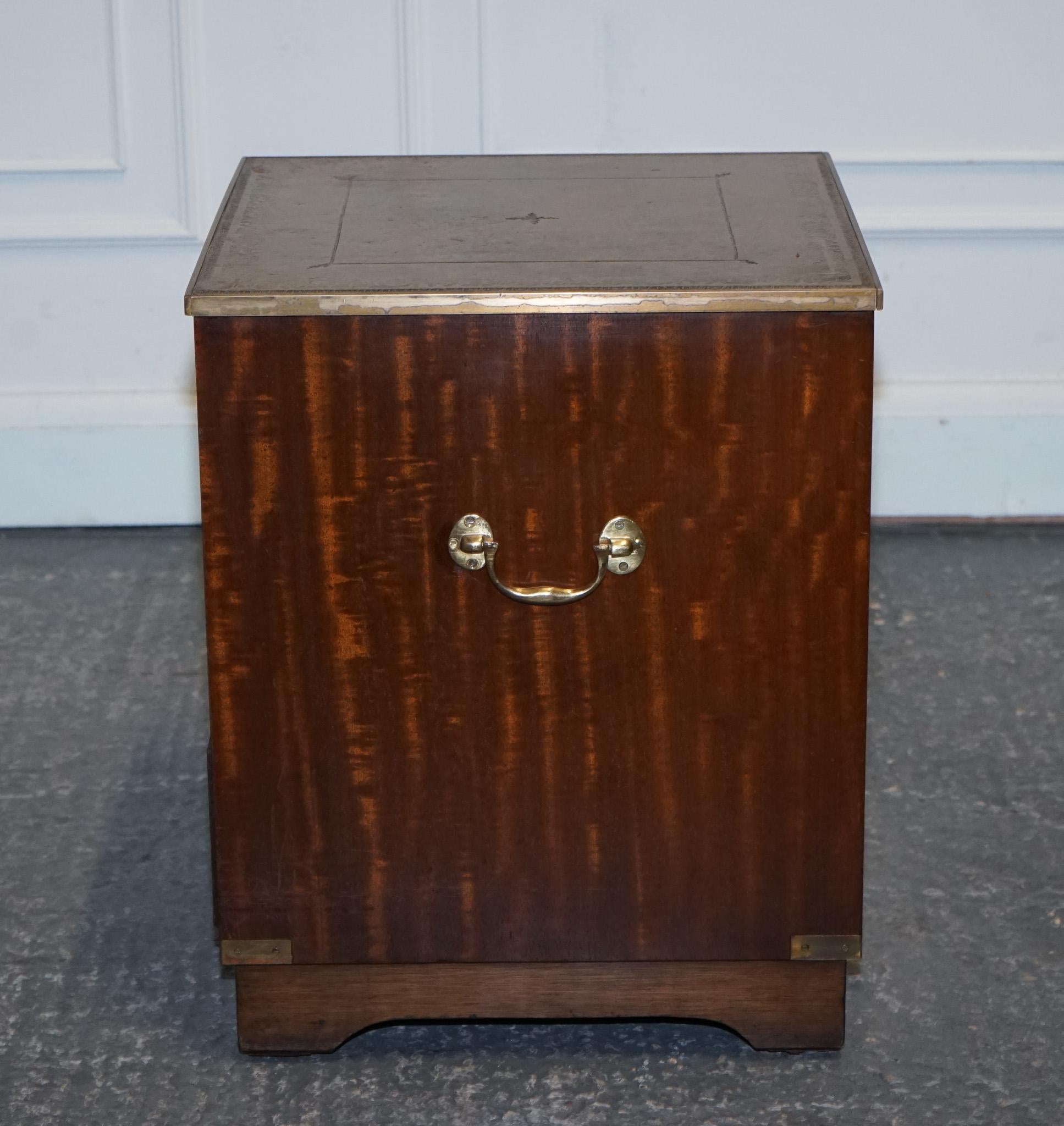 VINTAGE BEVAN FUNELL MILITARY CAMPAIGN BEDSIDE TABLE NiGHTSTAND LEATHER TOP For Sale 3