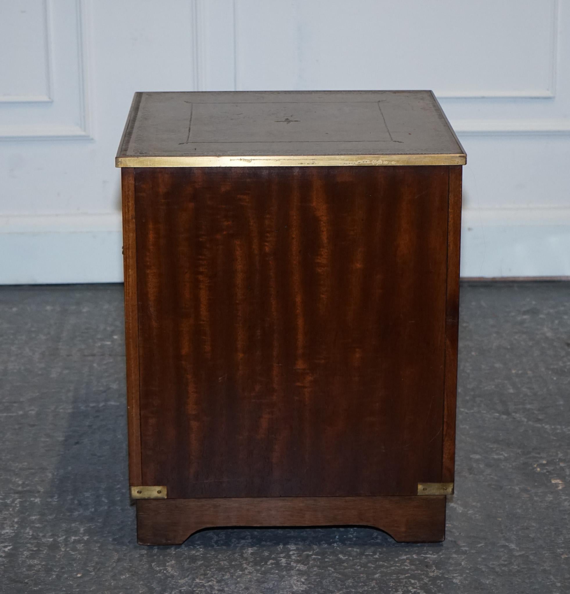 VINTAGE BEVAN FUNELL MILITARY CAMPAIGN BEDSIDE TABLE NiGHTSTAND LEATHER TOP For Sale 2