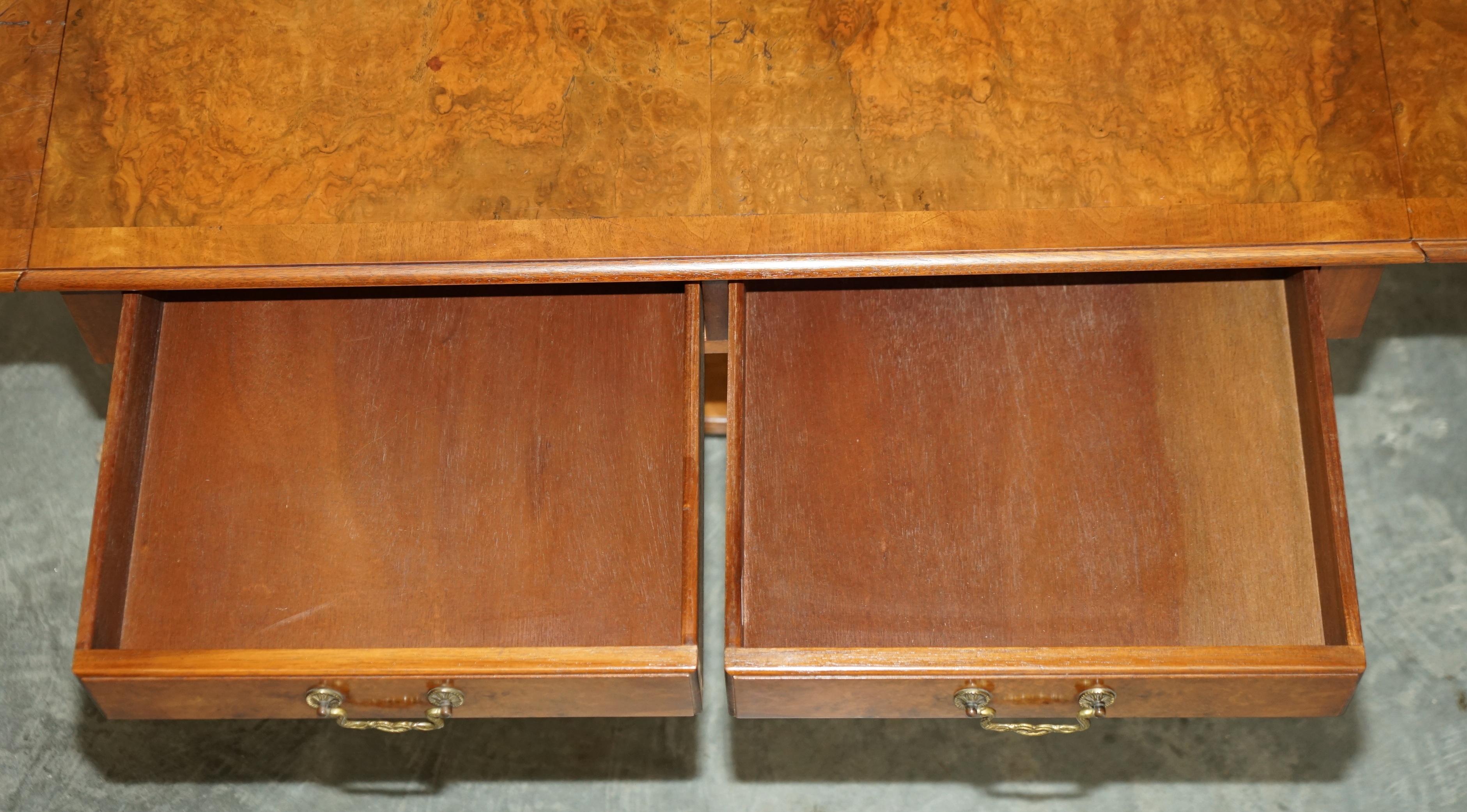 Vintage Bevan Funnell Burr Walnut Extending Sofa / Occasional Table Nice Timber For Sale 14