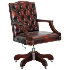 Vintage Bevan Funnell Directors Chesterfield Captains Chair en cuir oxblood