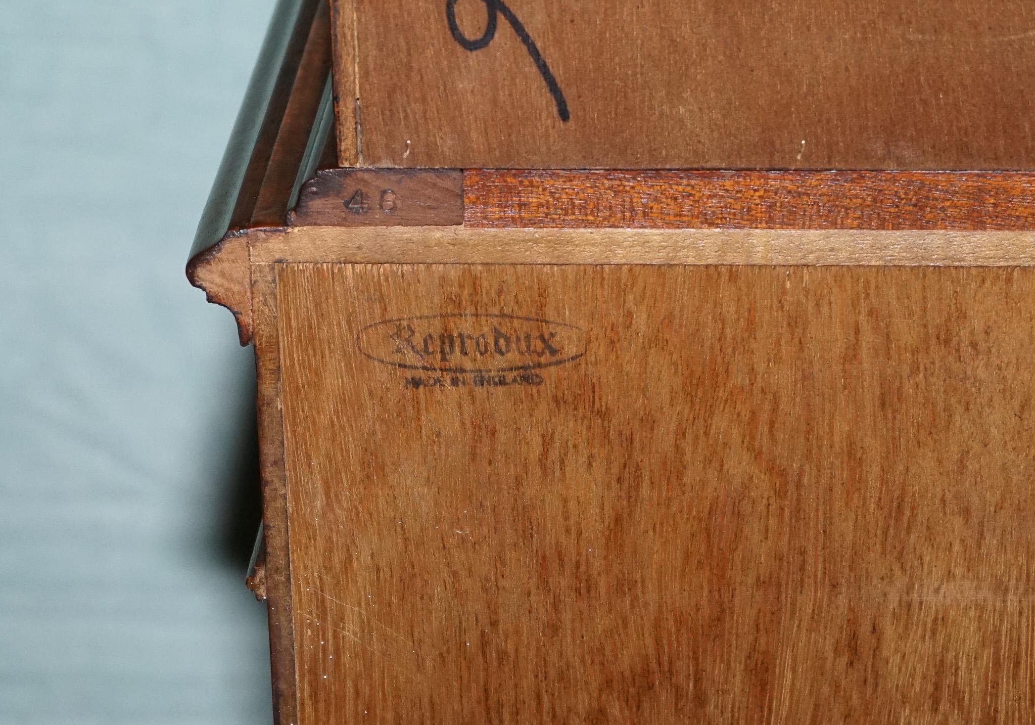 Vintage By FUNNELL in legno massiccio con libreria a vista in vendita 6