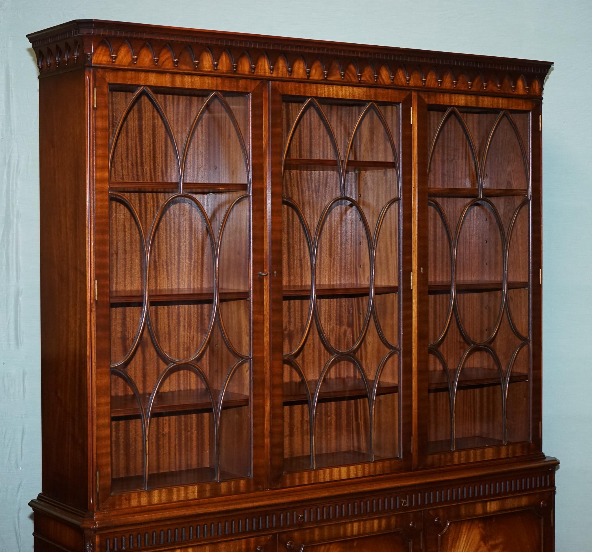 Vintage By FUNNELL in legno massiccio con libreria a vista in vendita 7