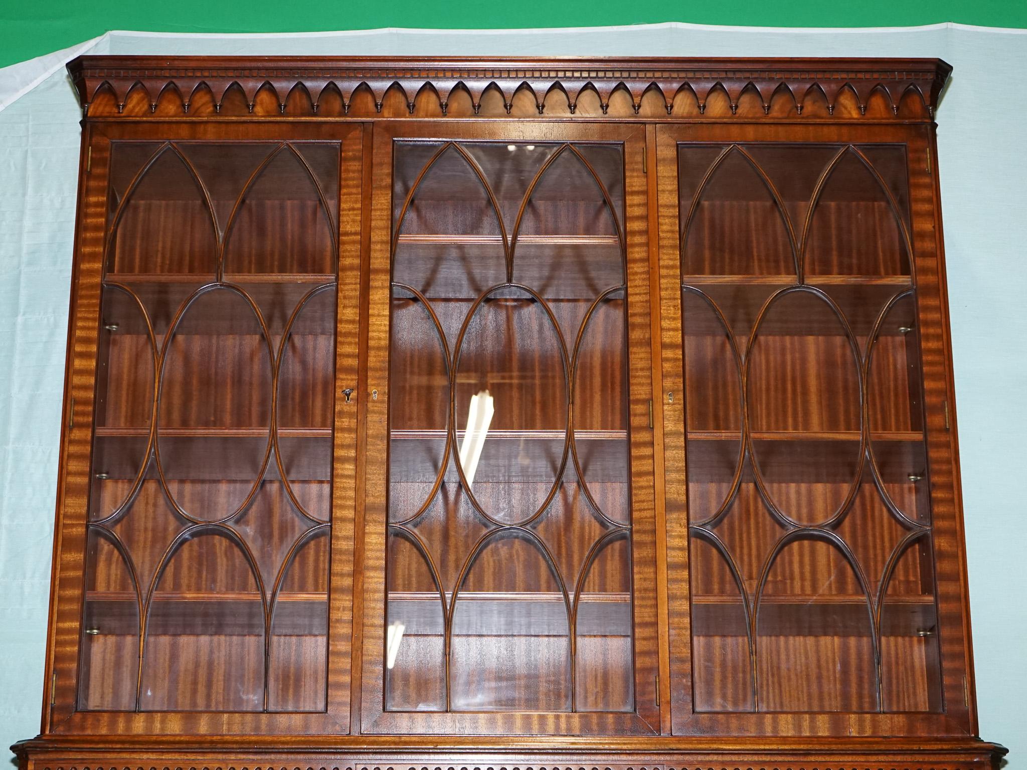 Vintage By FUNNELL in legno massiccio con libreria a vista in vendita 11