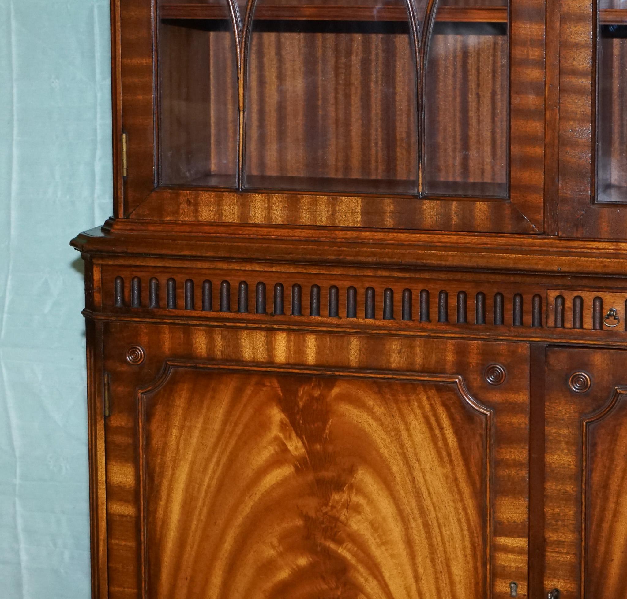 Vintage By FUNNELL in legno massiccio con libreria a vista in vendita 13
