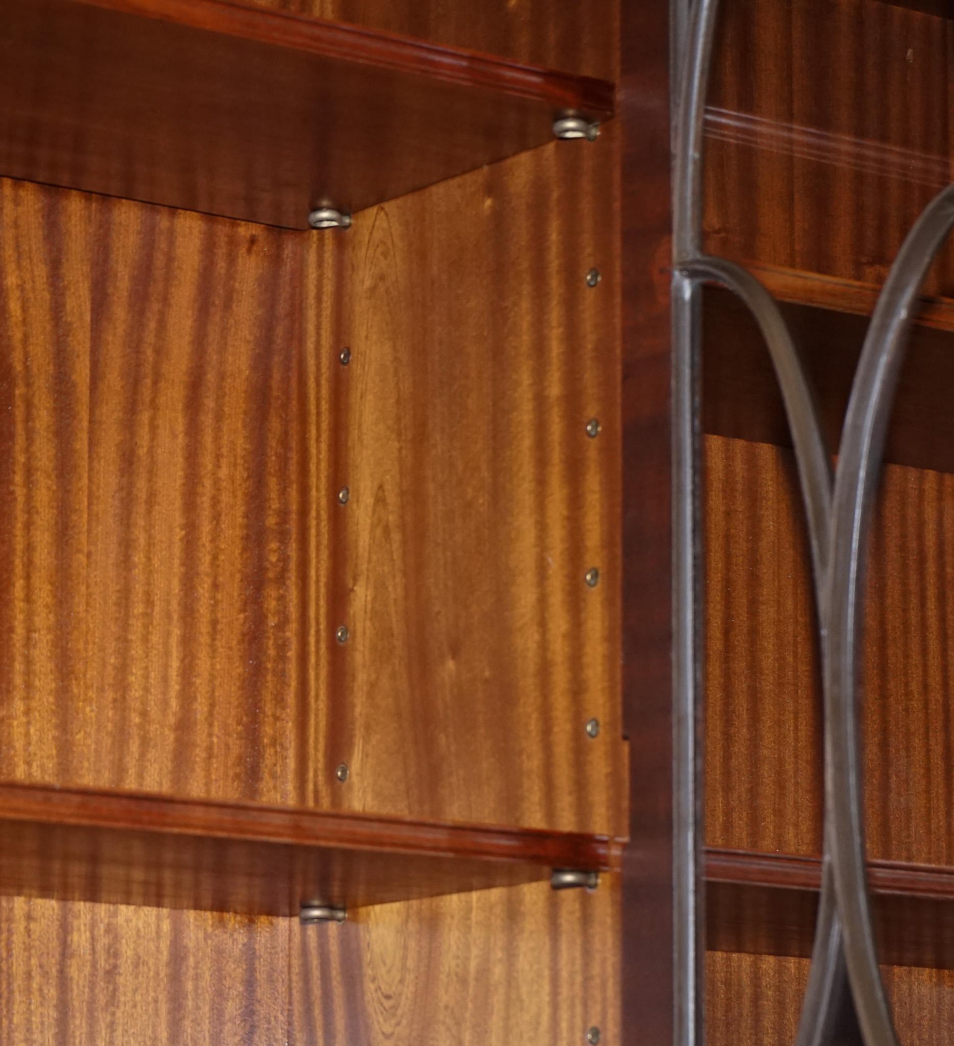 Britannico Vintage By FUNNELL in legno massiccio con libreria a vista in vendita