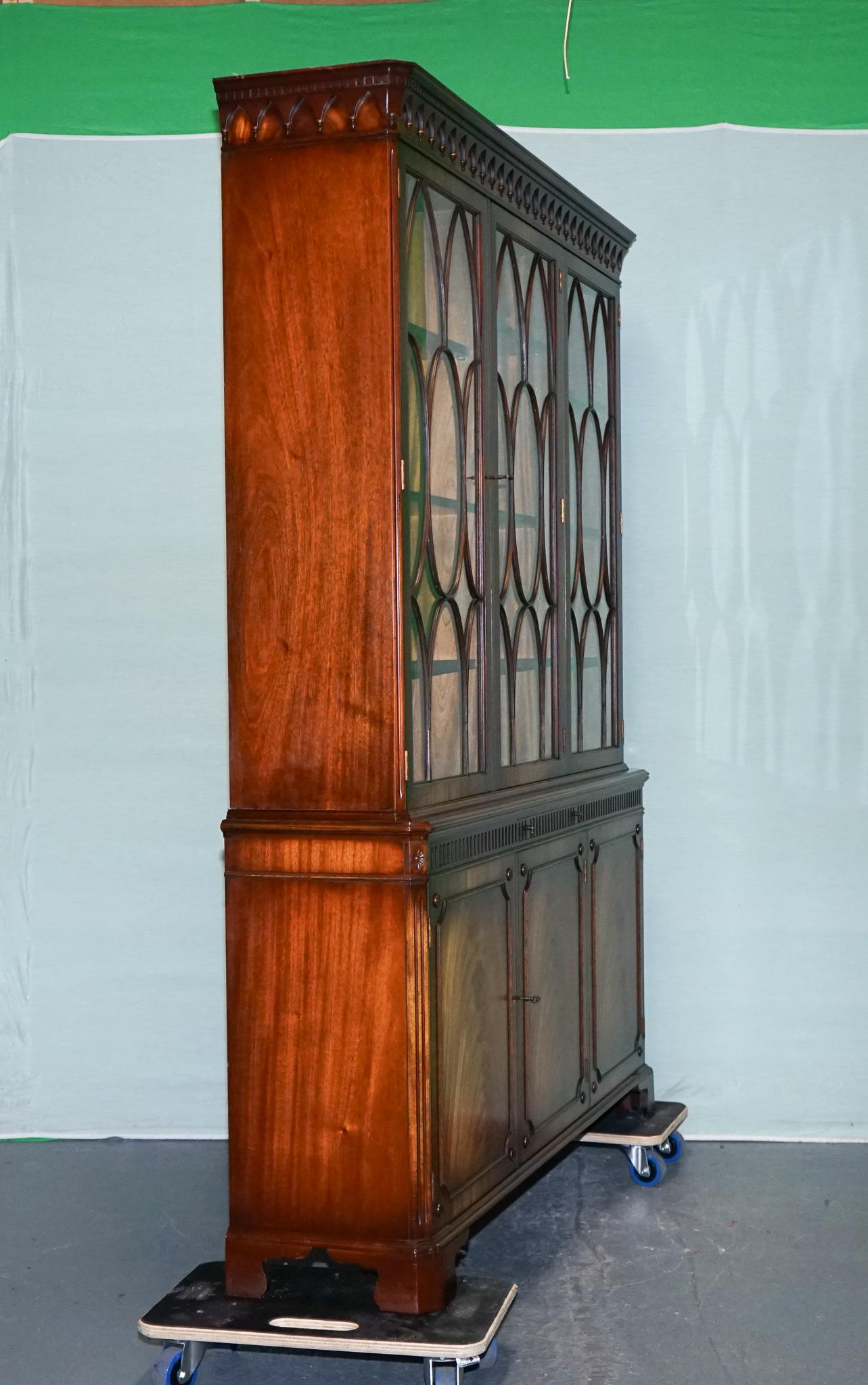 XX secolo Vintage By FUNNELL in legno massiccio con libreria a vista in vendita