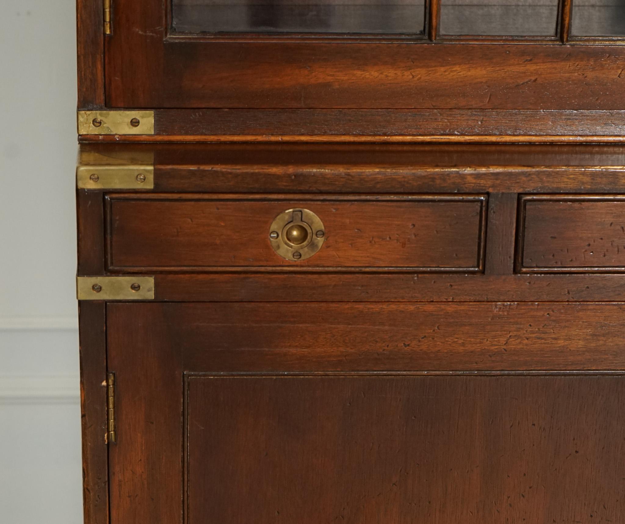 VINTAGE BEVAN FUNNELL MILITARY CAMPAIGN ASTRAL GLAZED LIBRARY DISPLAY CABiNET en vente 3