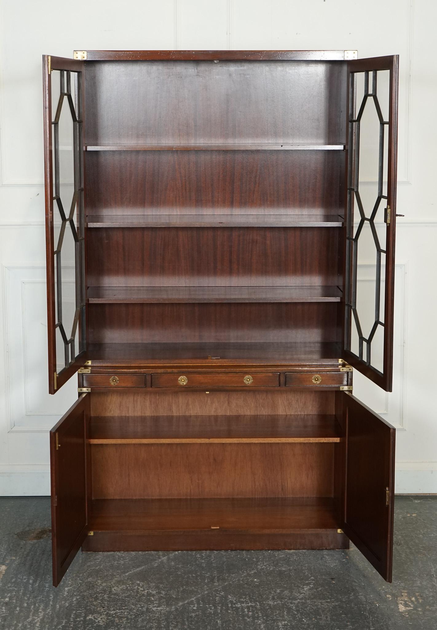 VINTAGE BEVAN FUNNELL MILITARY CAMPAIGN ASTRAL GLAZED LIBRARY DISPLAY CABiNET en vente 4