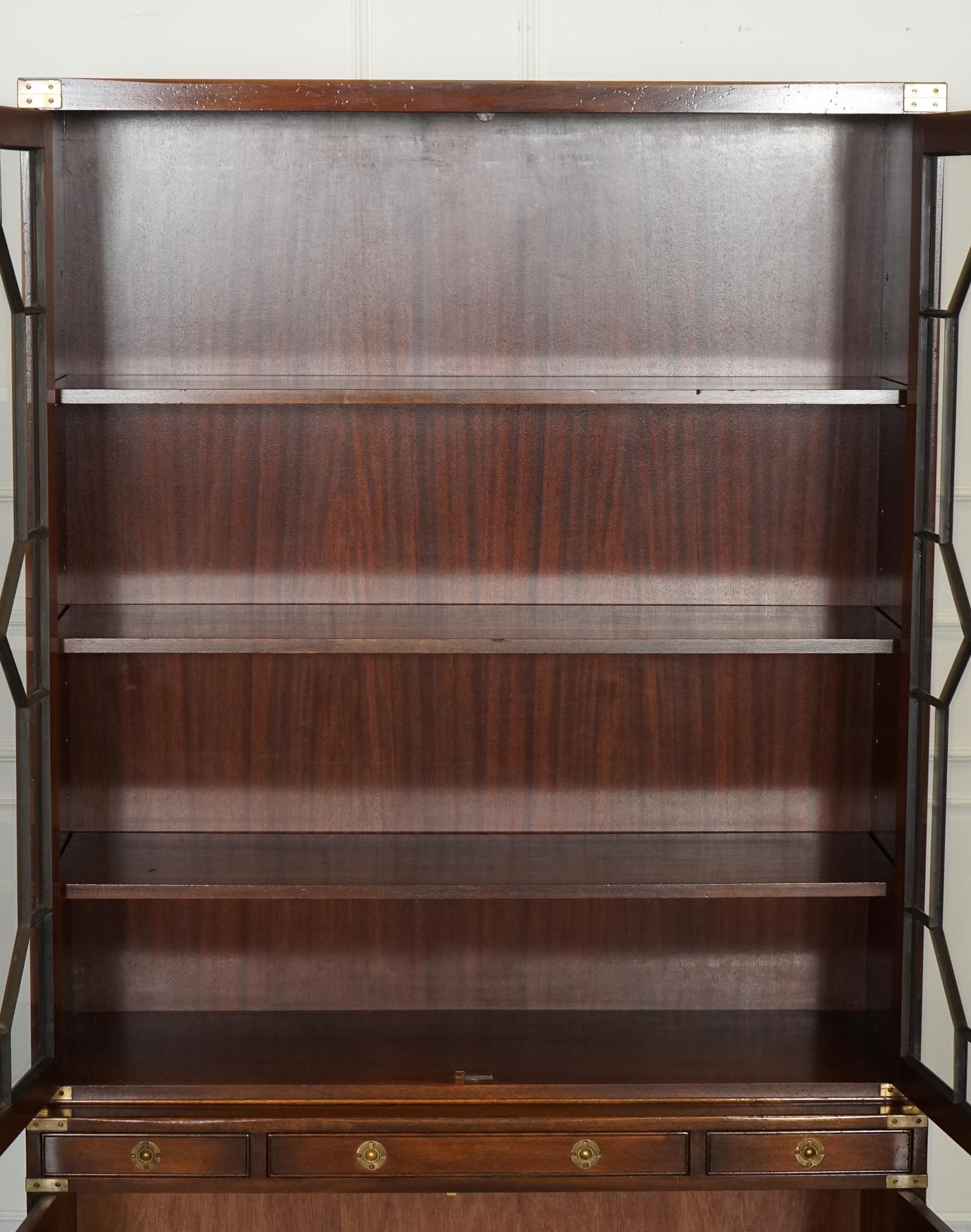 VINTAGE BEVAN FUNNELL MILITARY CAMPAIGN ASTRAL GLAZED LIBRARY DISPLAY CABiNET en vente 5