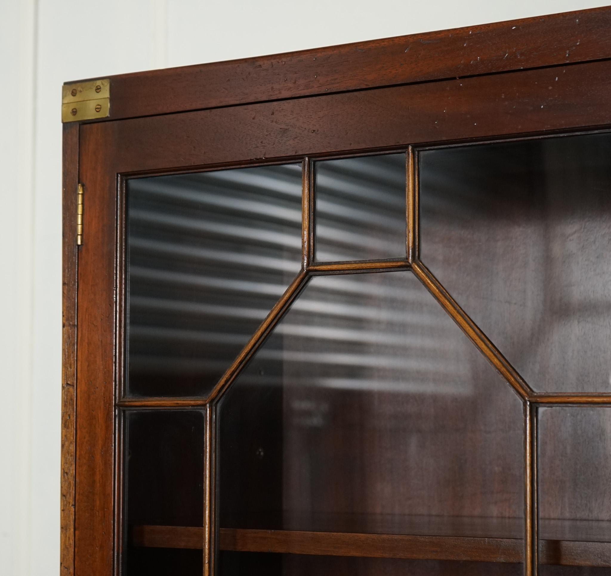 VINTAGE BEVAN FUNNELL MILITARY CAMPAIGN ASTRAL GLAZED LIBRARY DISPLAY CABiNET en vente 2