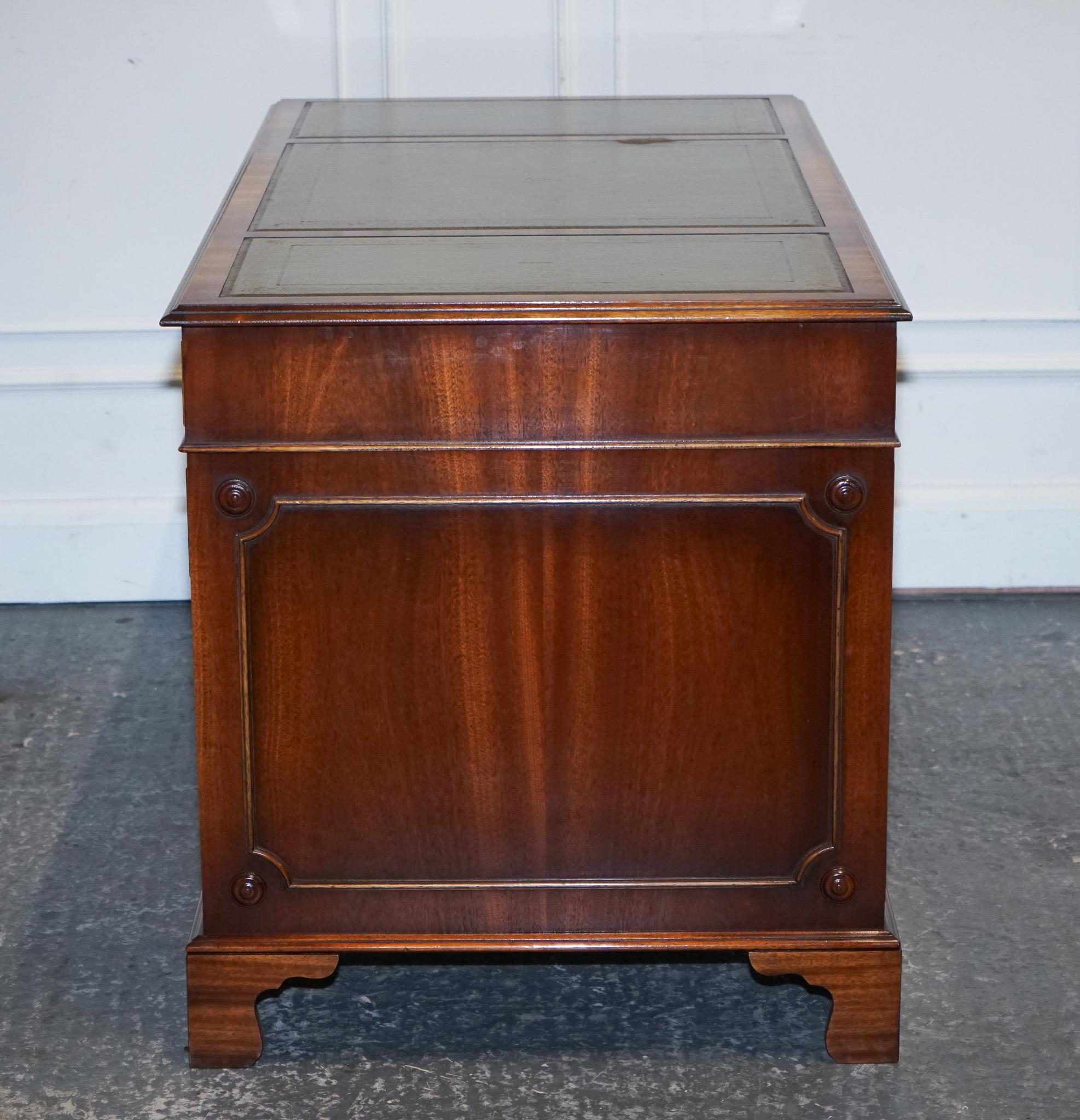ViNTAGE BEVAN FUNNELL SAGE DESK EN CUIR ÉMBOSÉ BLEU ET OR en vente 4