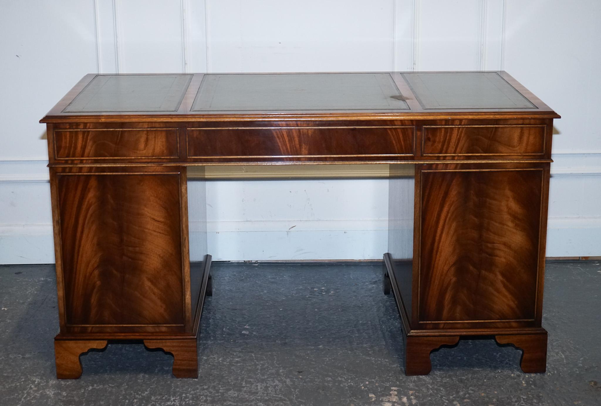 ViNTAGE BEVAN FUNNELL SAGE DESK EN CUIR ÉMBOSÉ BLEU ET OR en vente 7