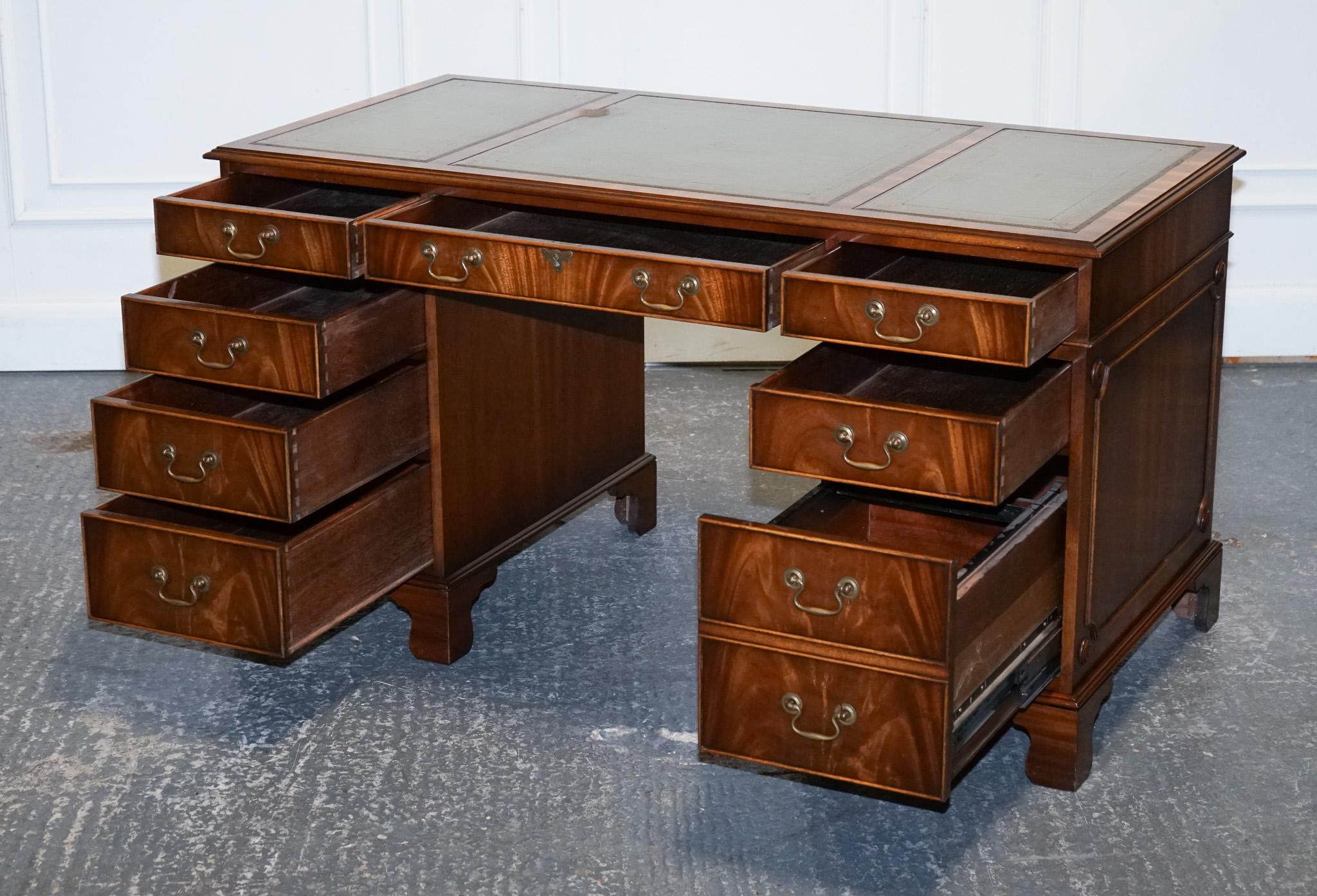 ViNTAGE BEVAN FUNNELL SAGE DESK EN CUIR ÉMBOSÉ BLEU ET OR en vente 9