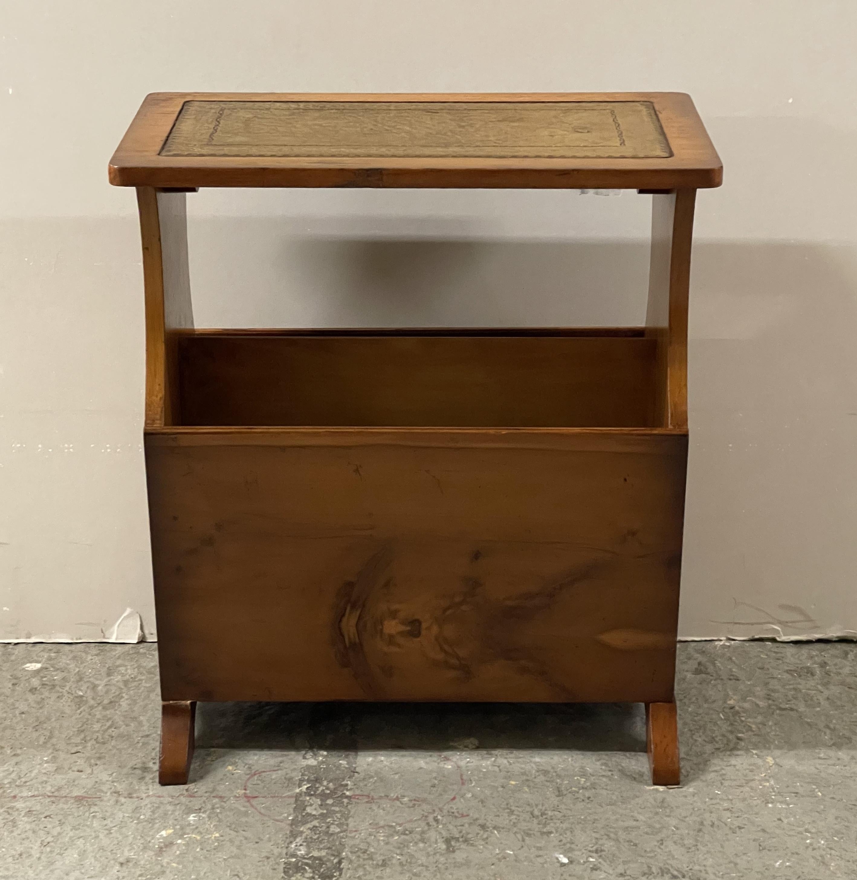 Here we have for sale this lovely vintage Bevan Funnell Ltd yew wood and green leather top magazine rack, side, end, table.

Overall, this table is in good condition with a few minor signs of wear, it has been cleaned and polished ready for its