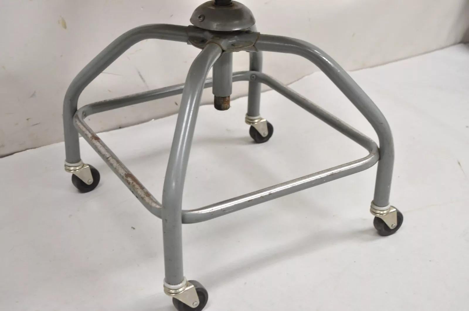 Vintage Bevco Maquinista Industrial Metal Ajustable Taburete de Dibujo Silla de Trabajo siglo XX en venta