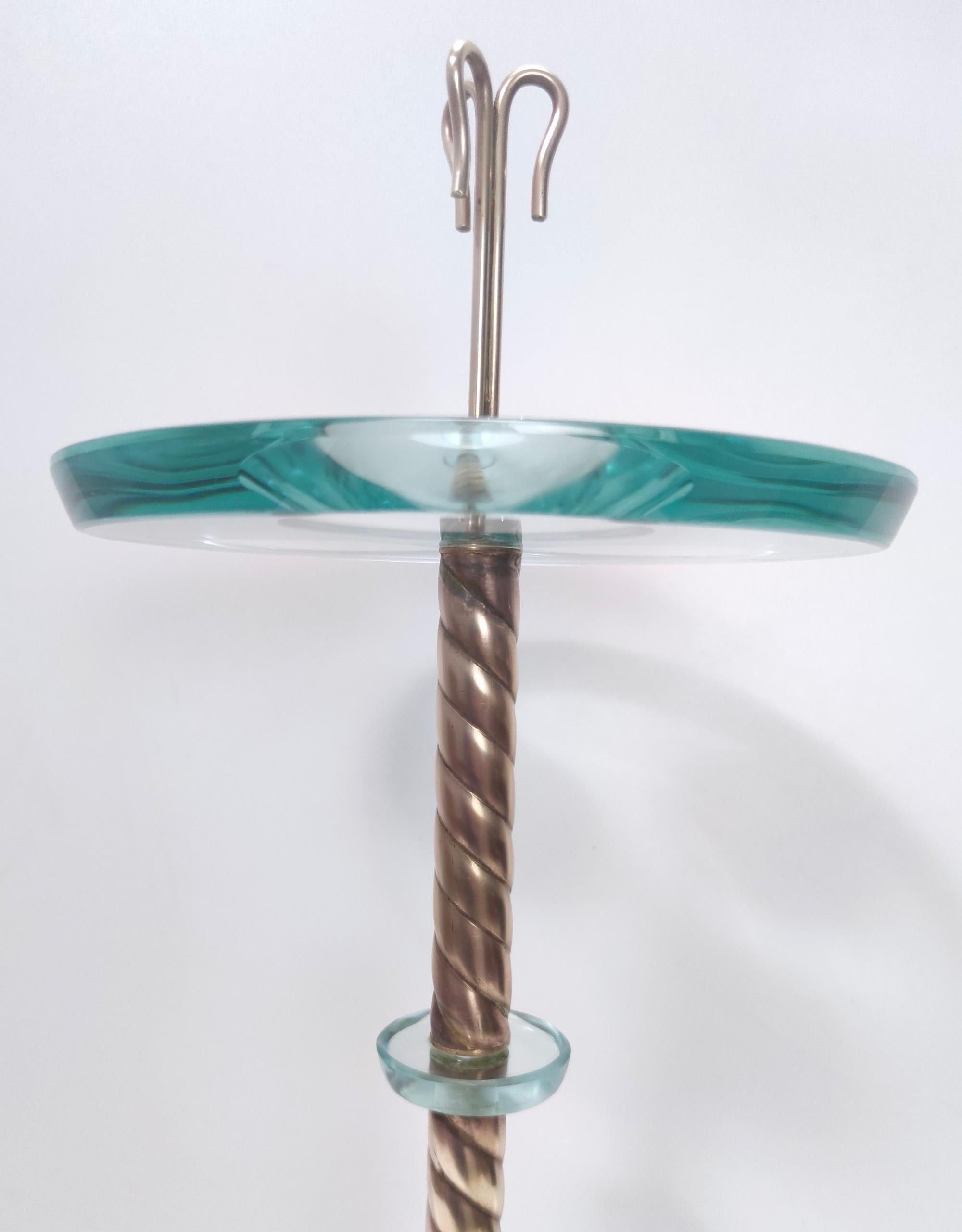 Vintage Beveled Glass and Brass Ashtray Stand Ascribable to Fontana Arte, Italy In Good Condition In Bresso, Lombardy