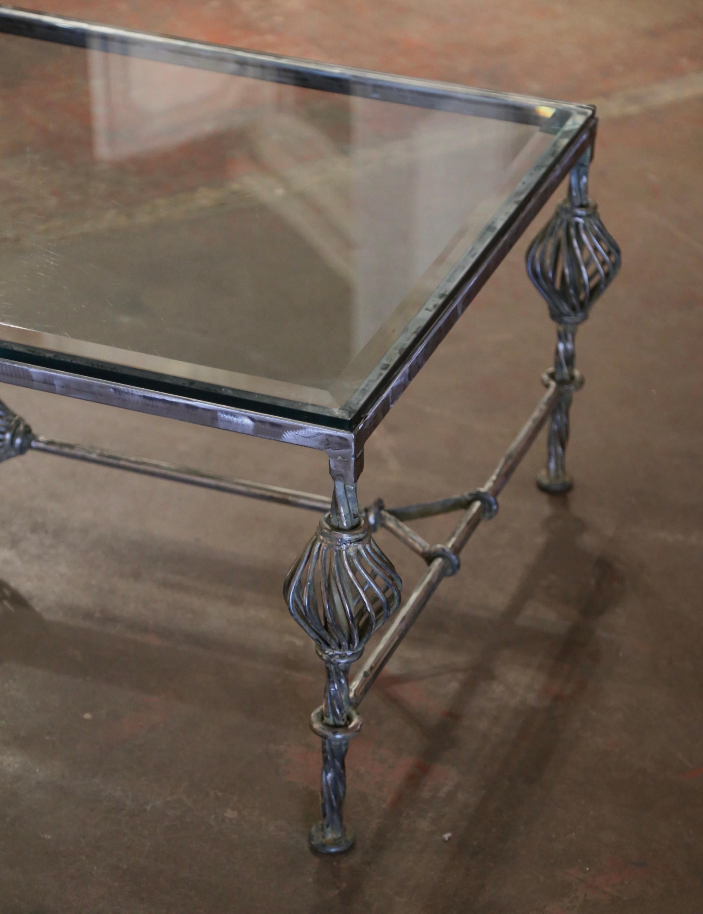 Vintage Beveled Glas poliert geschmiedetes Eisen Couchtisch im Zustand „Hervorragend“ im Angebot in Dallas, TX