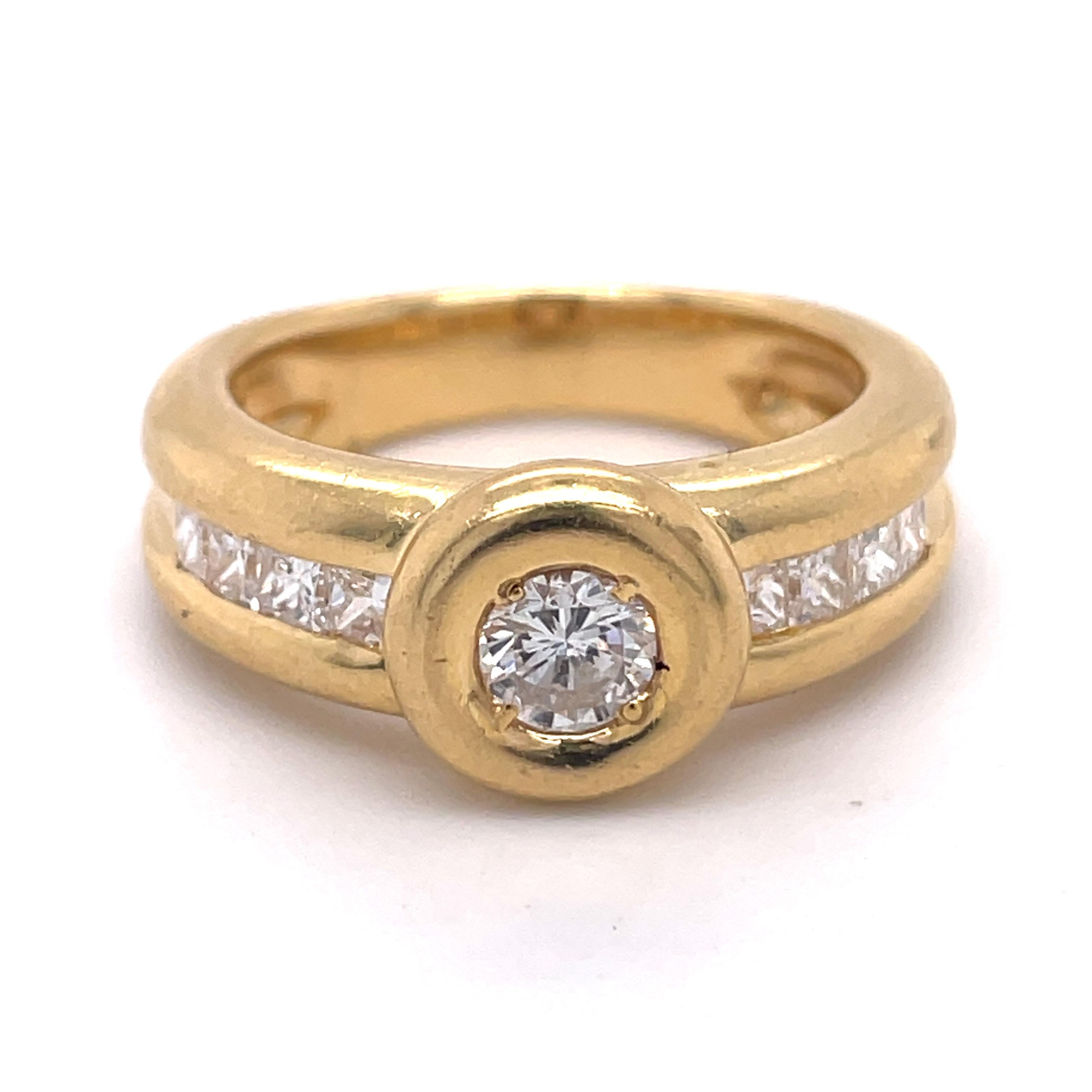 Jewelry Yellow Gold 18k  (the gold has been tested by a professional)
Total Carat Weight: 0.7ct (Approx.)
Total Metal Weight: 8.35 g
Size:5.25 US  / Diameter 15.9 mm (inner diameter)

Grading Results:
Stone Type: Diamond
Shape: Round
Carat: 0.3ct