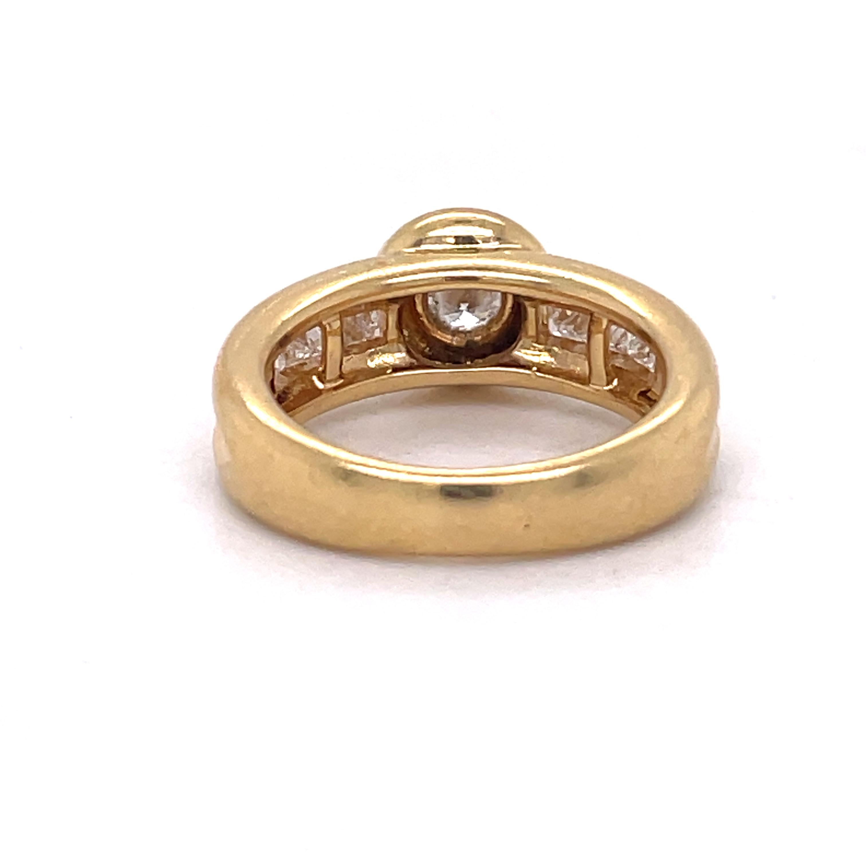 Vintage Bezel Ring, 0.7ct Diamonds round and princess cut, 18K Yellow gold ring In Excellent Condition For Sale In Ramat Gan, IL