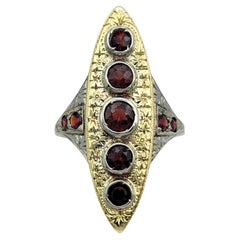 Bague vintage en or blanc et jaune 14 carats avec grenat et navette sertie d
un chaton