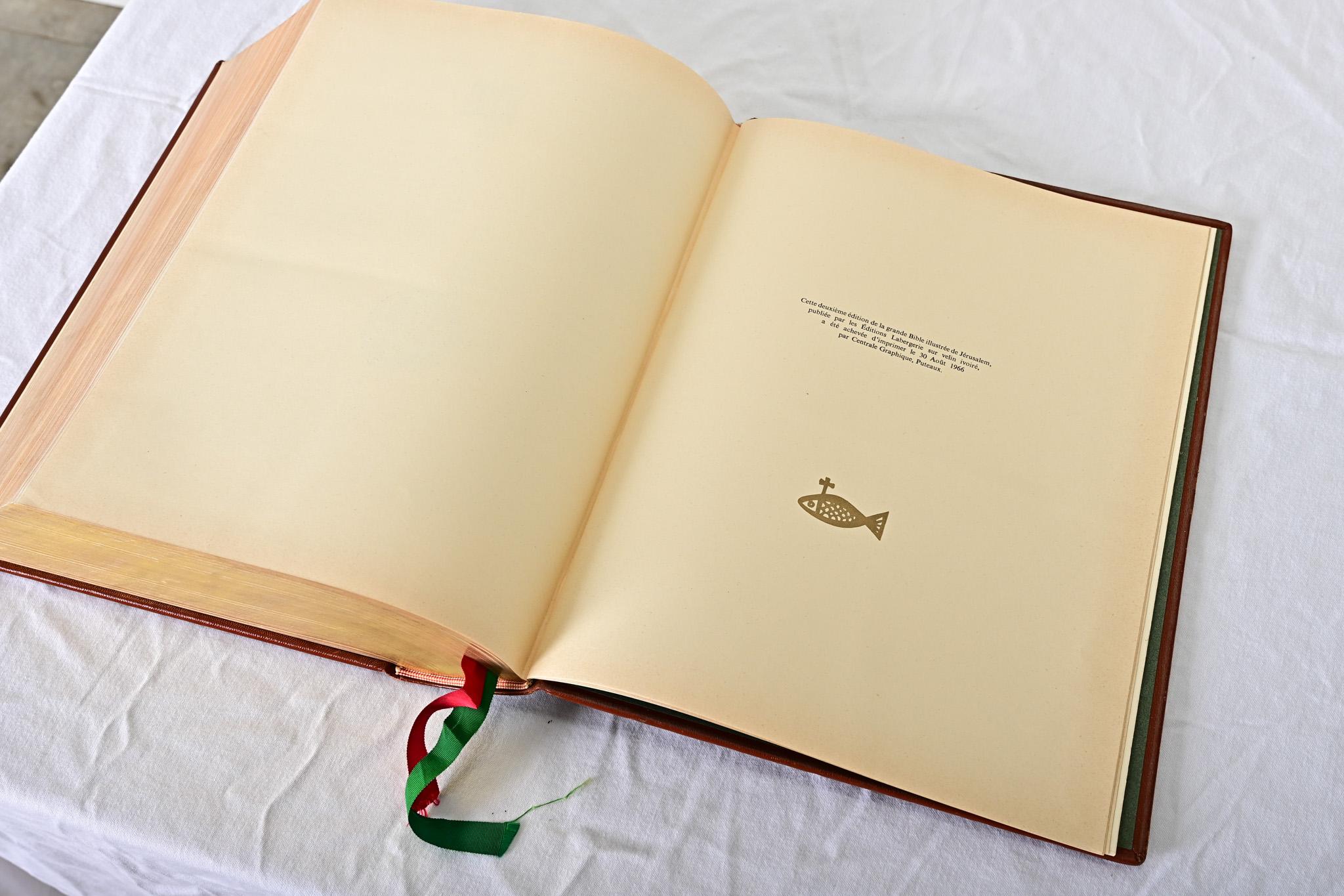 Bible vintage illustrée par Endre Balint 1966 Bon état - En vente à Baton Rouge, LA