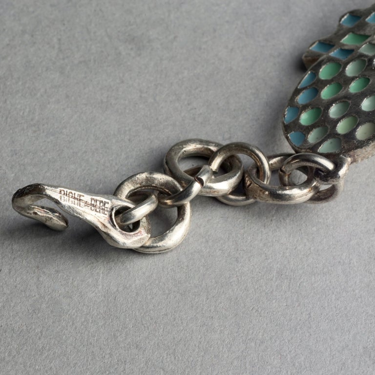 Collier Vintage BICHE De BERE En étain-argent Et émail Vert - Bijou Signé, Mi-long