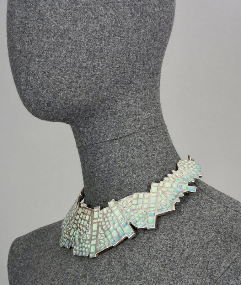 collier géométrique : le collier tendance de la collection