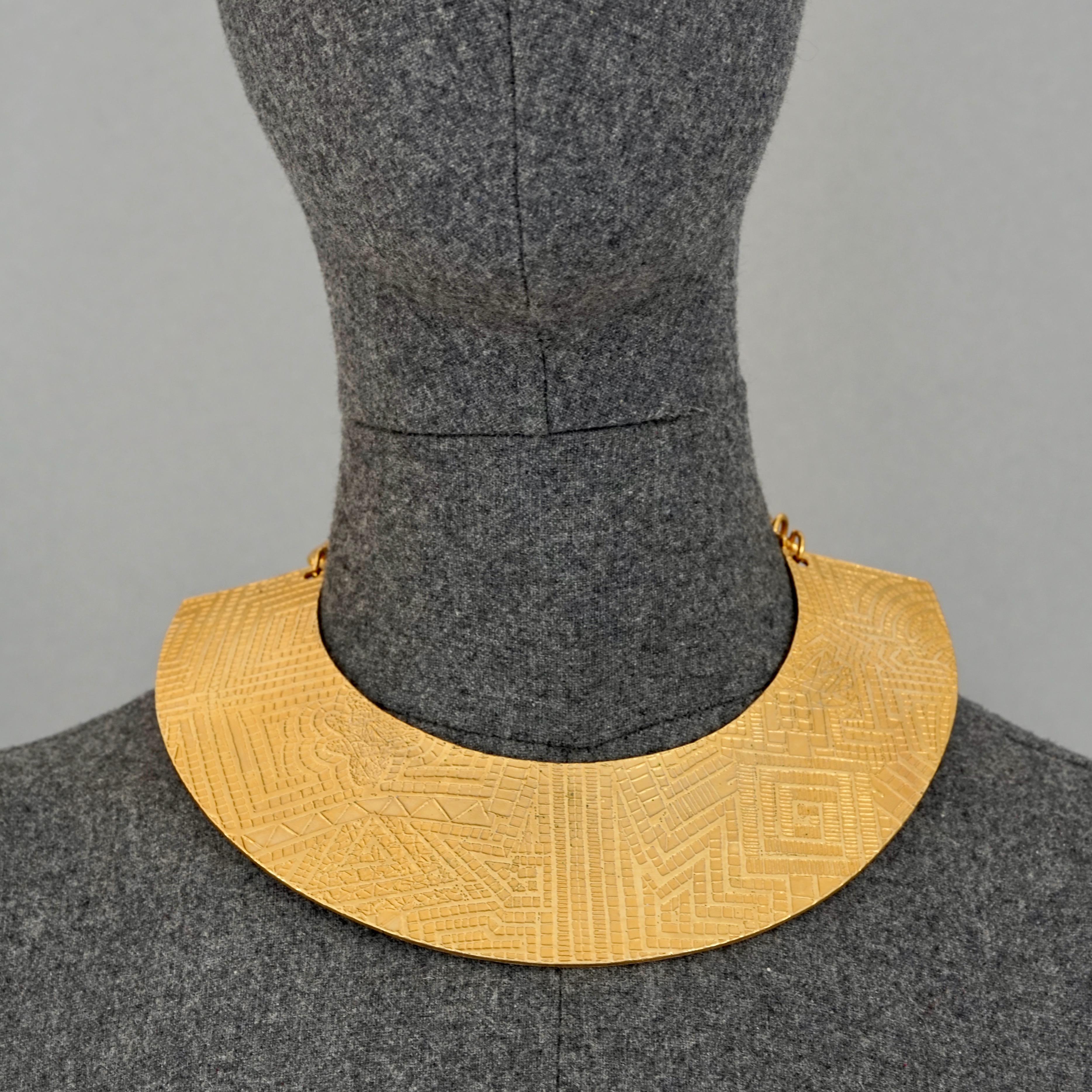Vintage BICHE DE BERE Geometric Wide Collar Necklace

Measurements:
Height: 1.96 inches (5 cm)
Wearable Length: 12.99 inches (33 cm) max including the chain

Limited edition. This is the 123rd out of 289 pieces.

Features:
- 100% Authentic BICHE DE