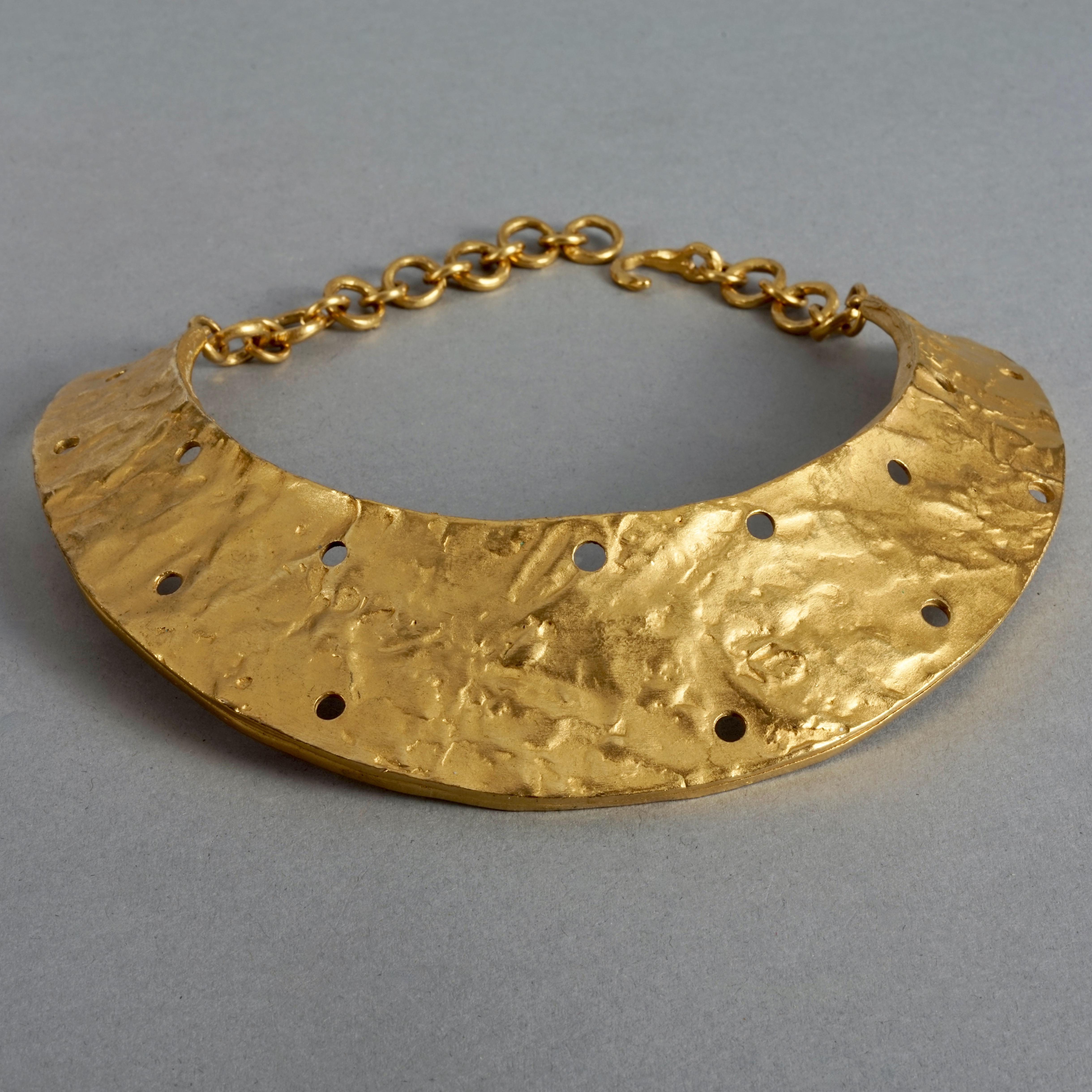 Vintage BICHE DE BERE Punched Hole Limited Edition Wide Collar Choker In Good Condition For Sale In Kingersheim, Alsace