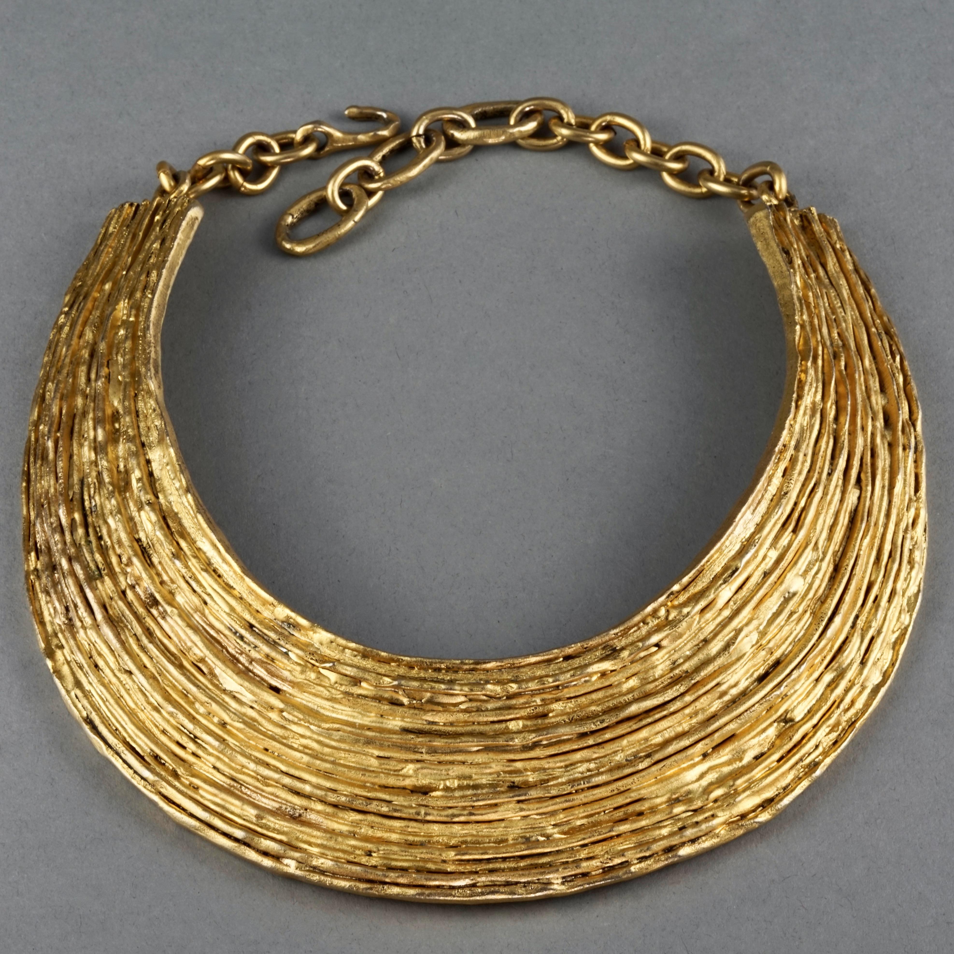 Vintage BICHE DE BERE Ribbed Patinated Collar Choker Necklace In Excellent Condition In Kingersheim, Alsace