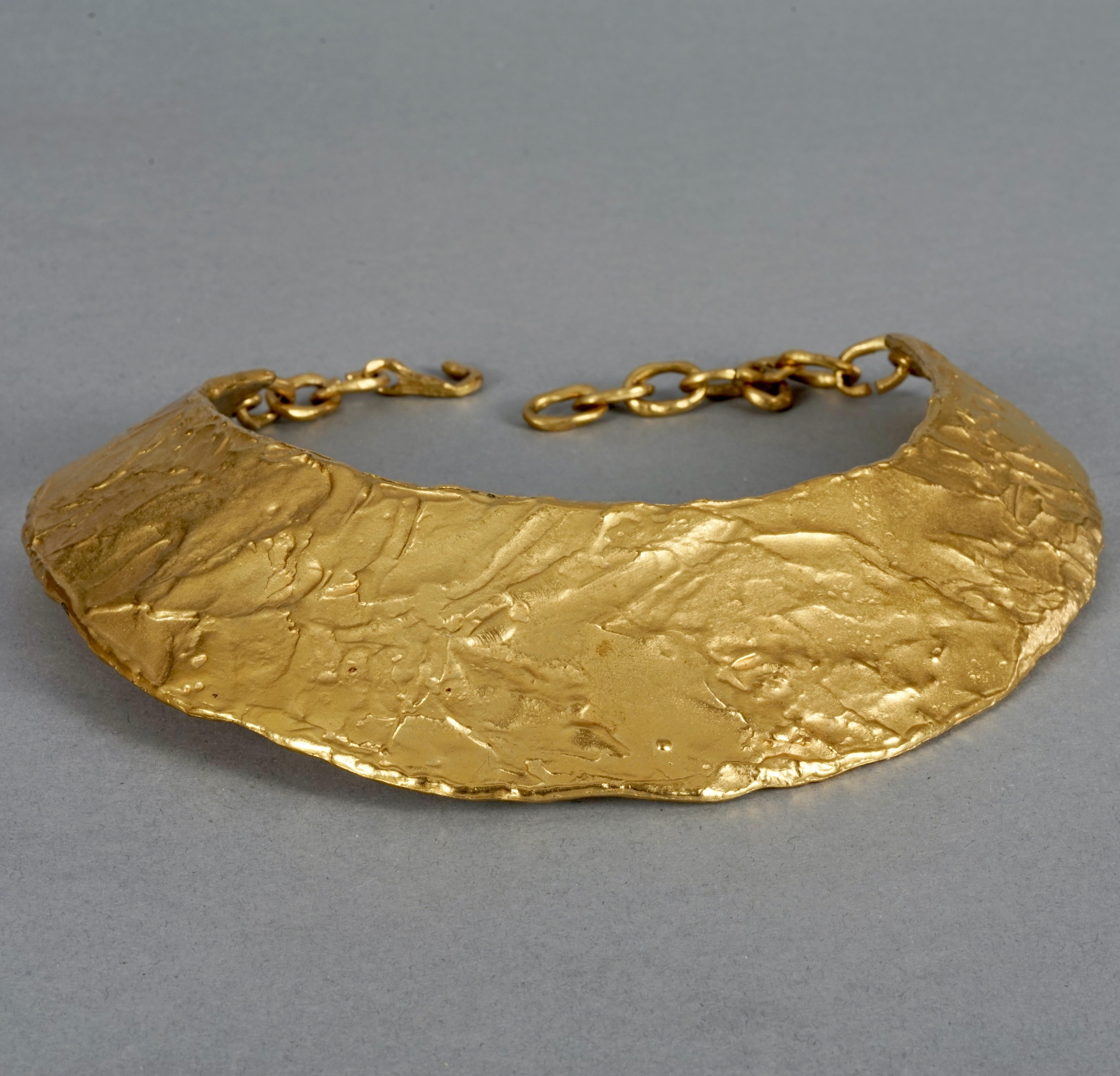 biche de bere necklace
