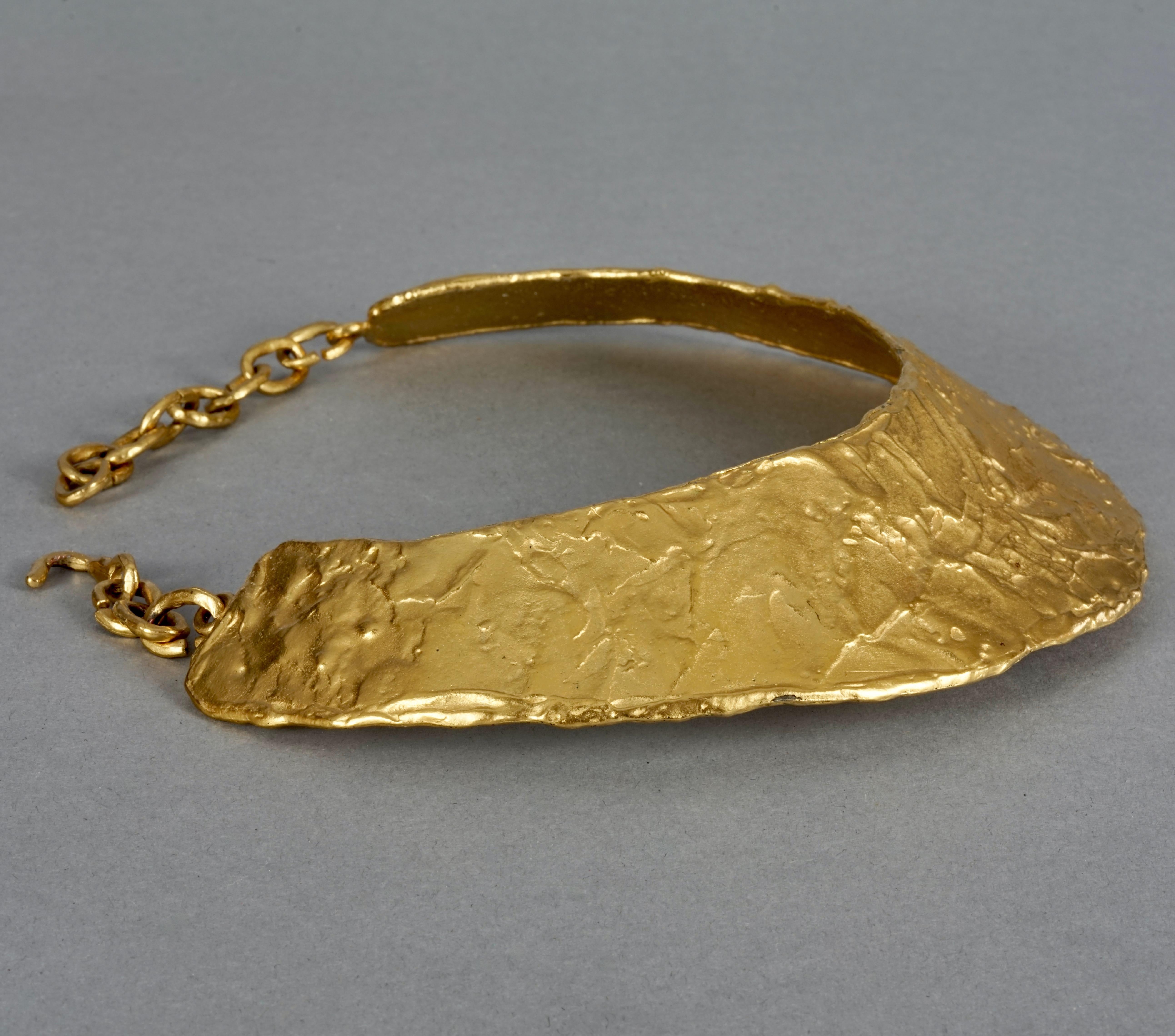 Vintage BICHE DE BERE Wide Textured Collar Choker Necklace In Excellent Condition For Sale In Kingersheim, Alsace